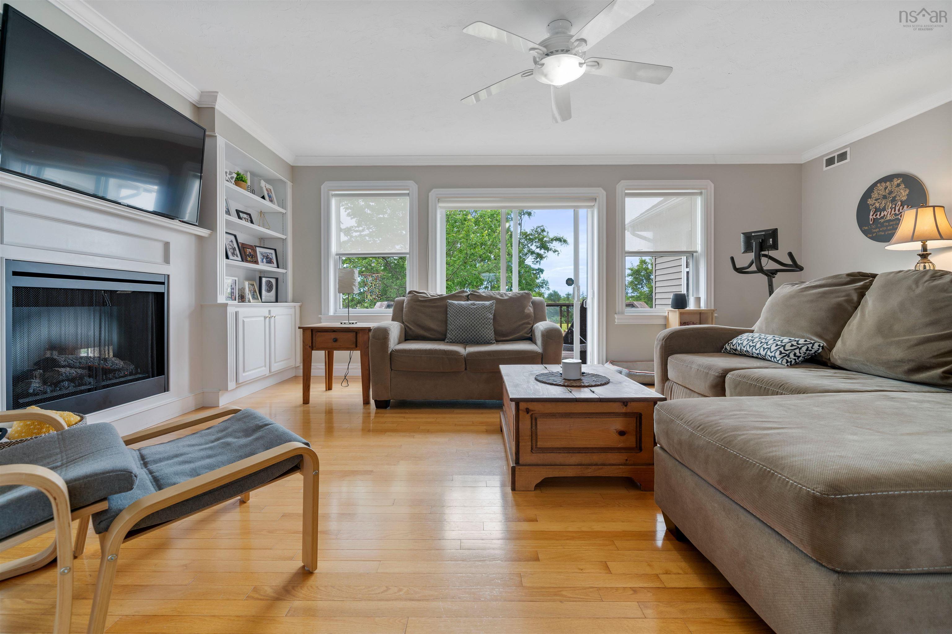 $539,900.00: 33 Abbey Road, Amherst