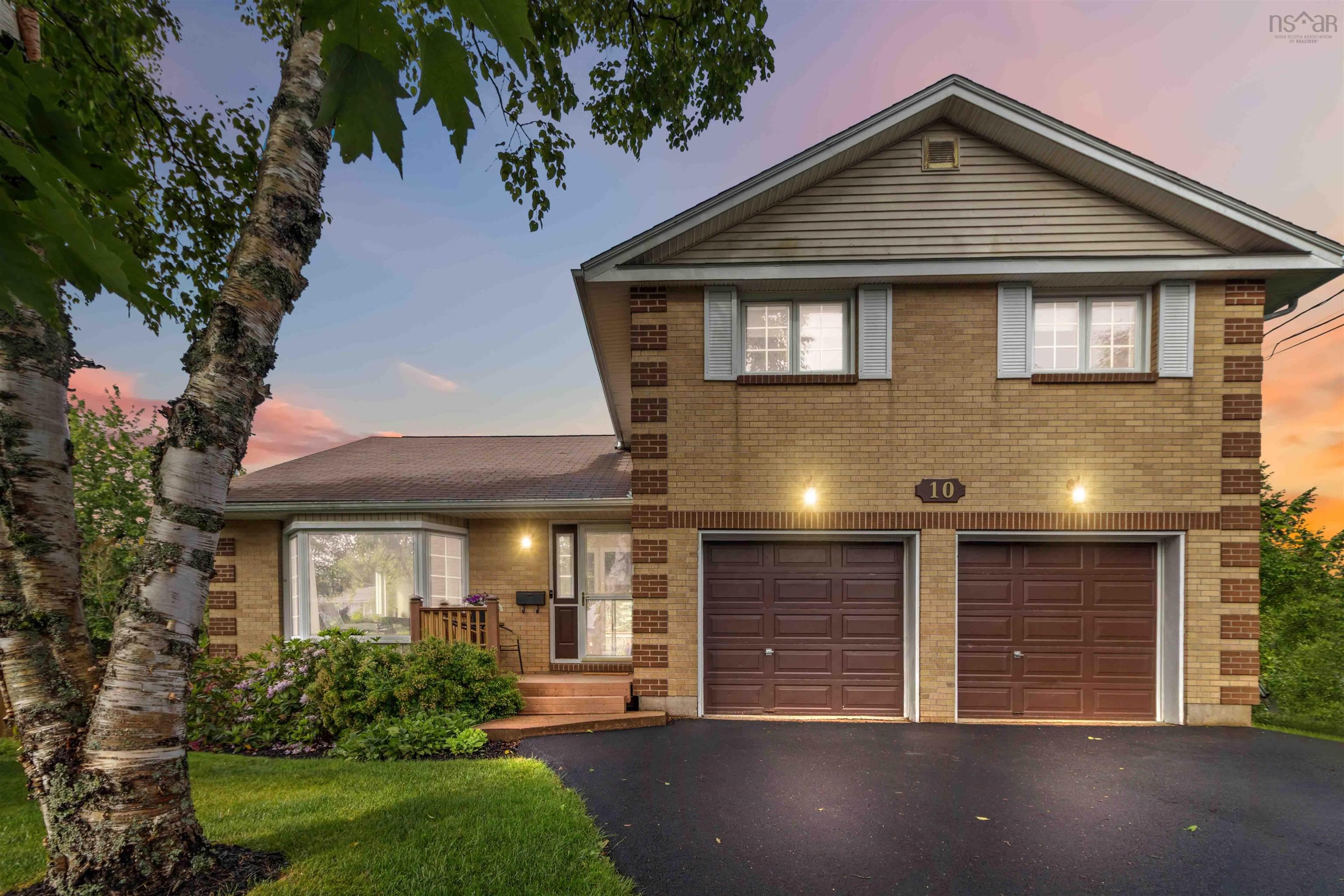 $749,900.00: 10 Crystal Drive, Bedford