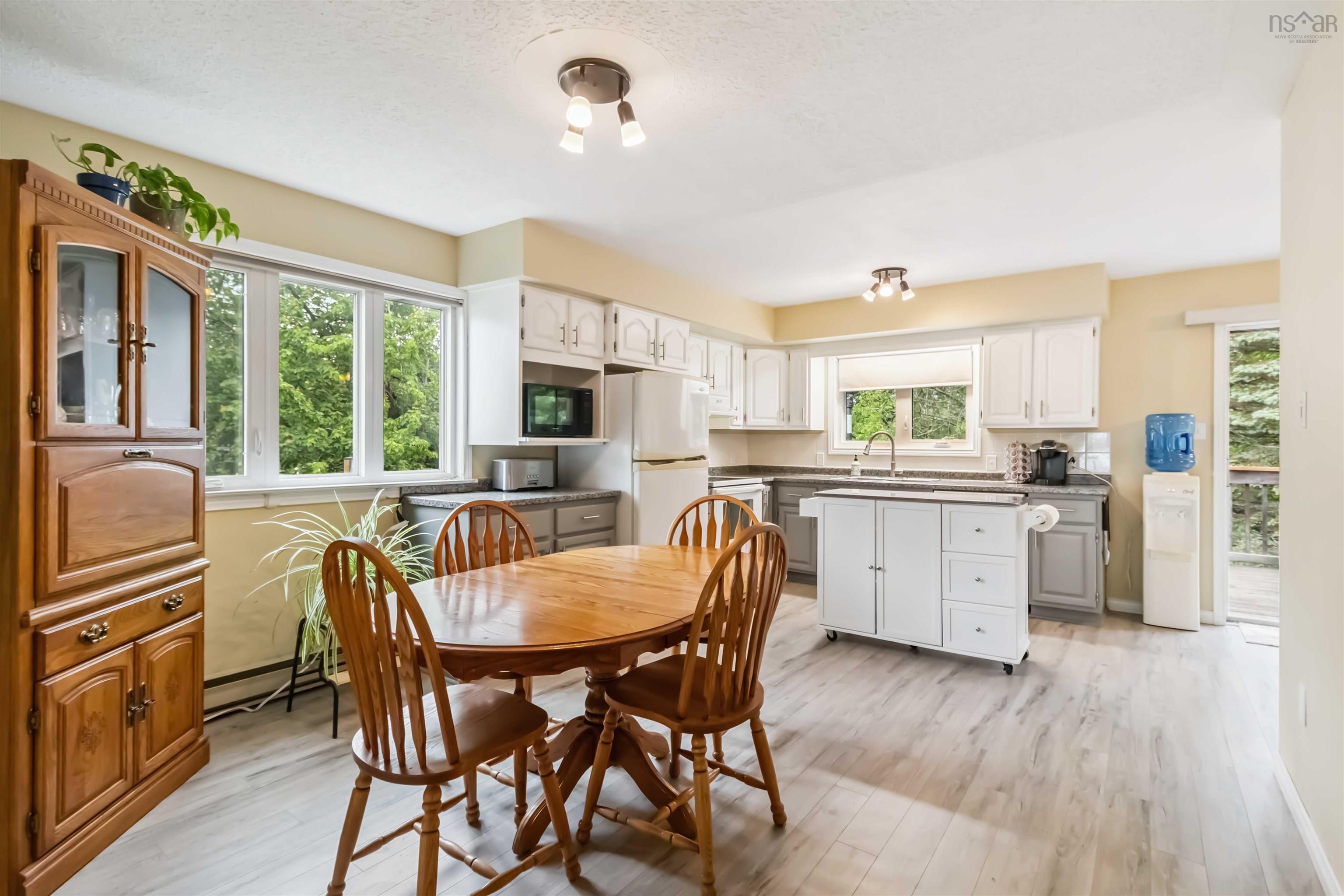 $749,900.00: 10 Crystal Drive, Bedford