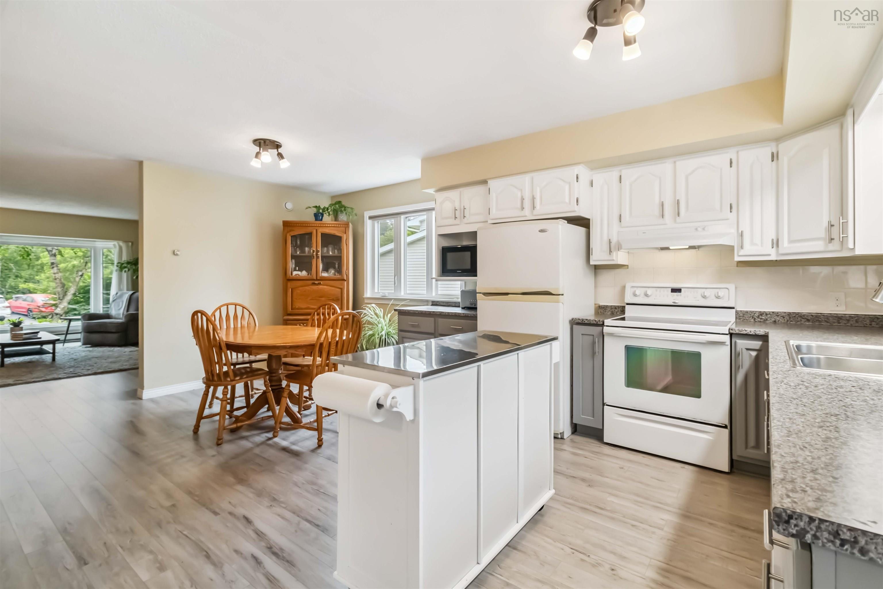 $749,900.00: 10 Crystal Drive, Bedford
