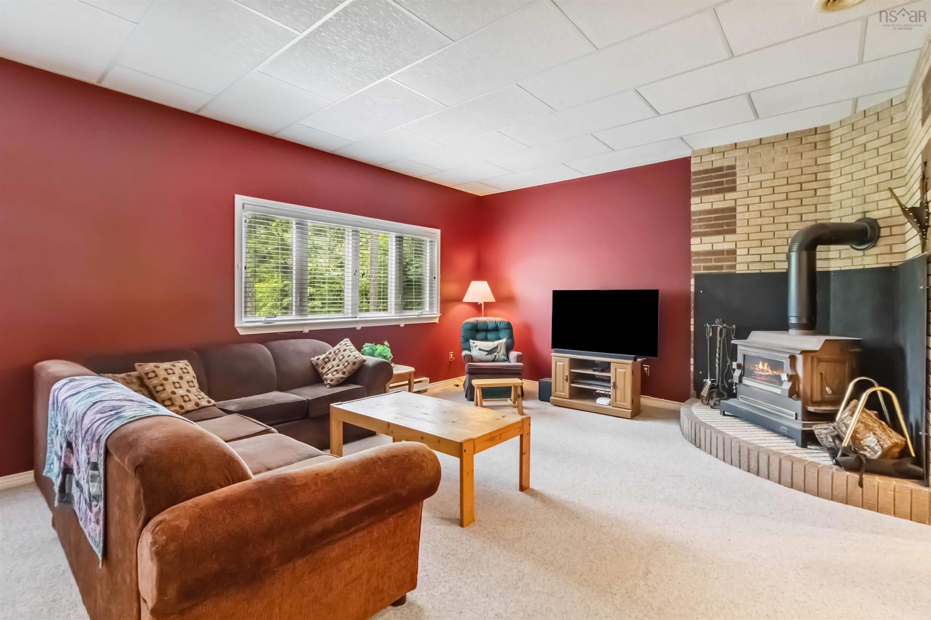 $749,900.00: 10 Crystal Drive, Bedford