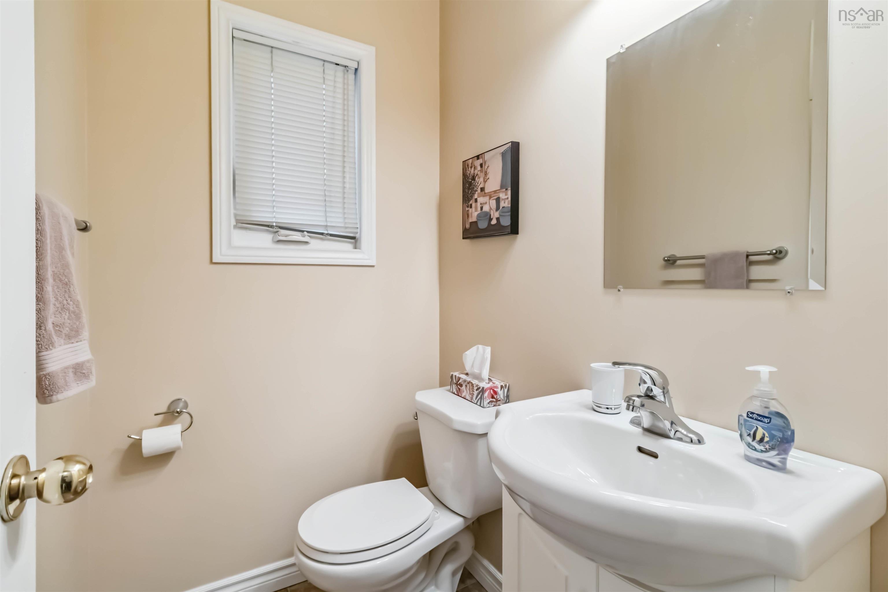 $749,900.00: 10 Crystal Drive, Bedford