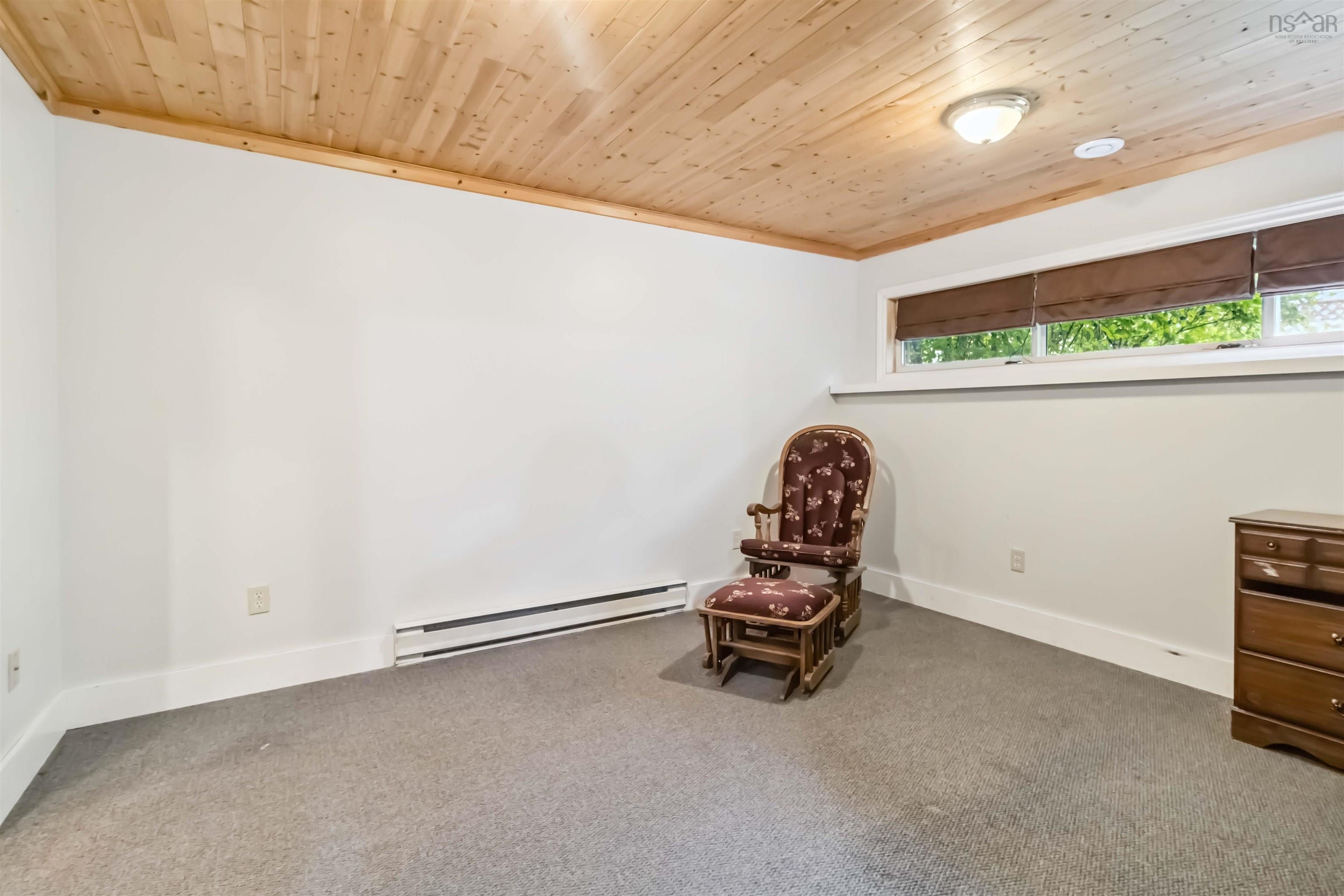 $749,900.00: 10 Crystal Drive, Bedford