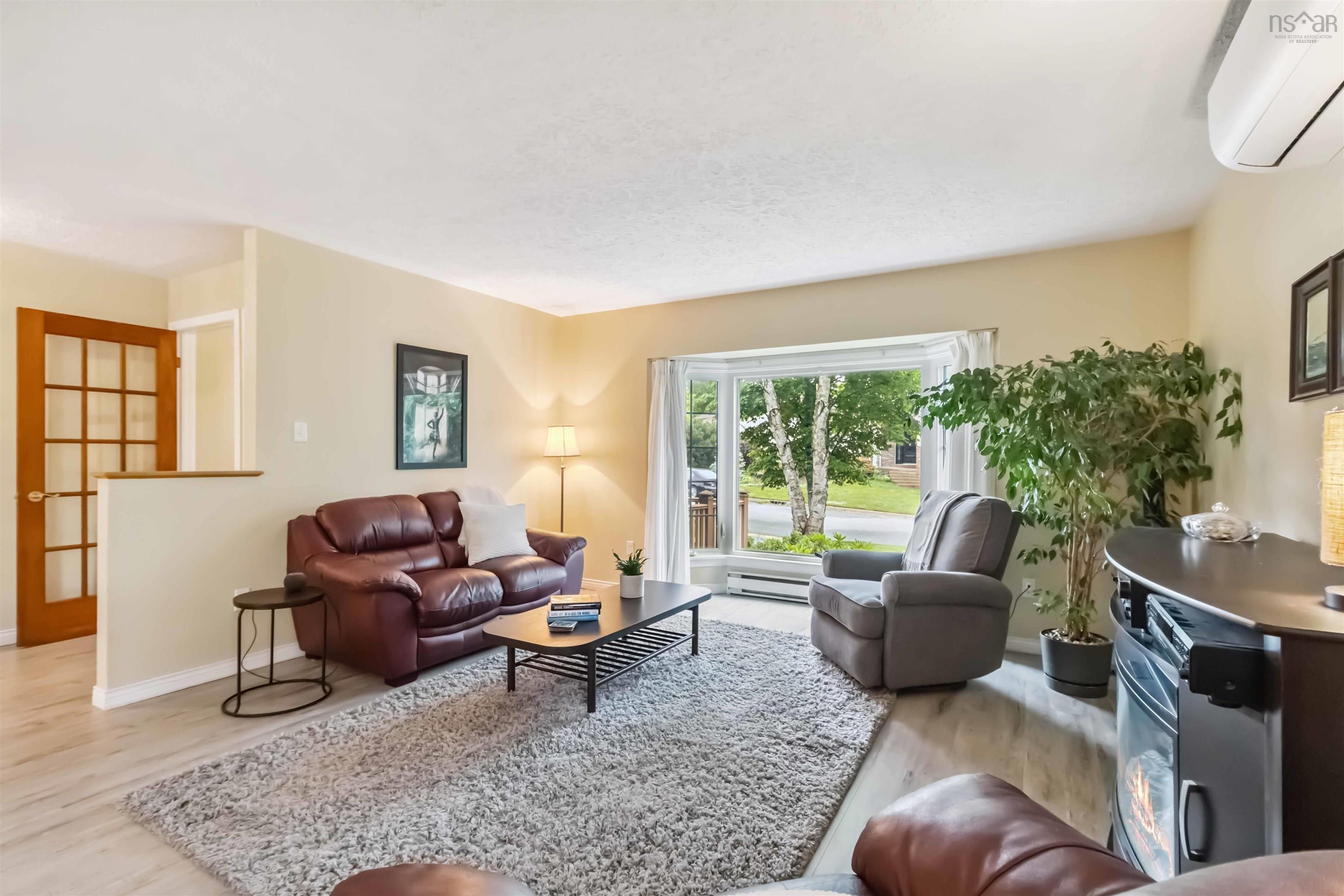$749,900.00: 10 Crystal Drive, Bedford