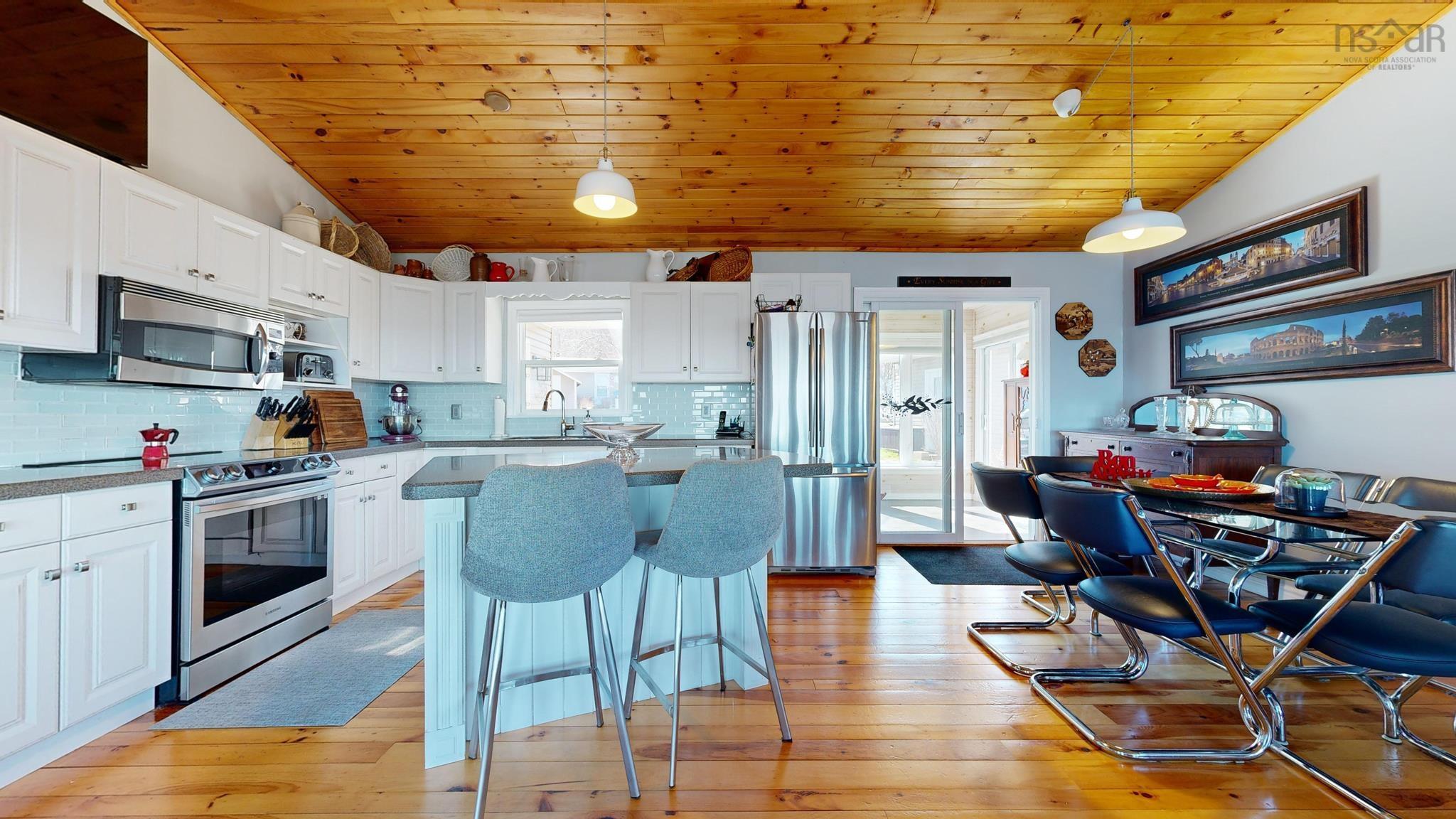 $669,500.00: 59 SUNSET Avenue, Phinneys Cove
