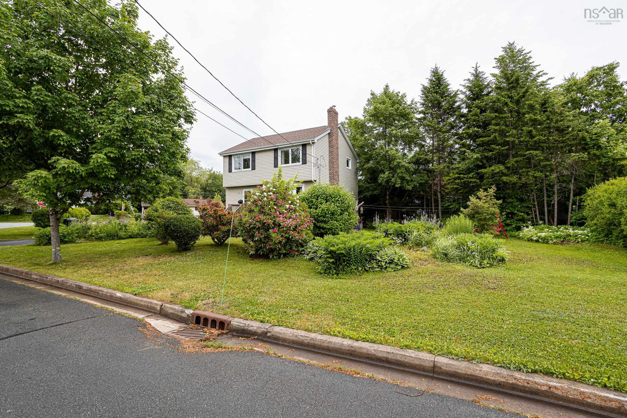 38 Lawson Avenue, Dartmouth, NS (MLS 202516258)