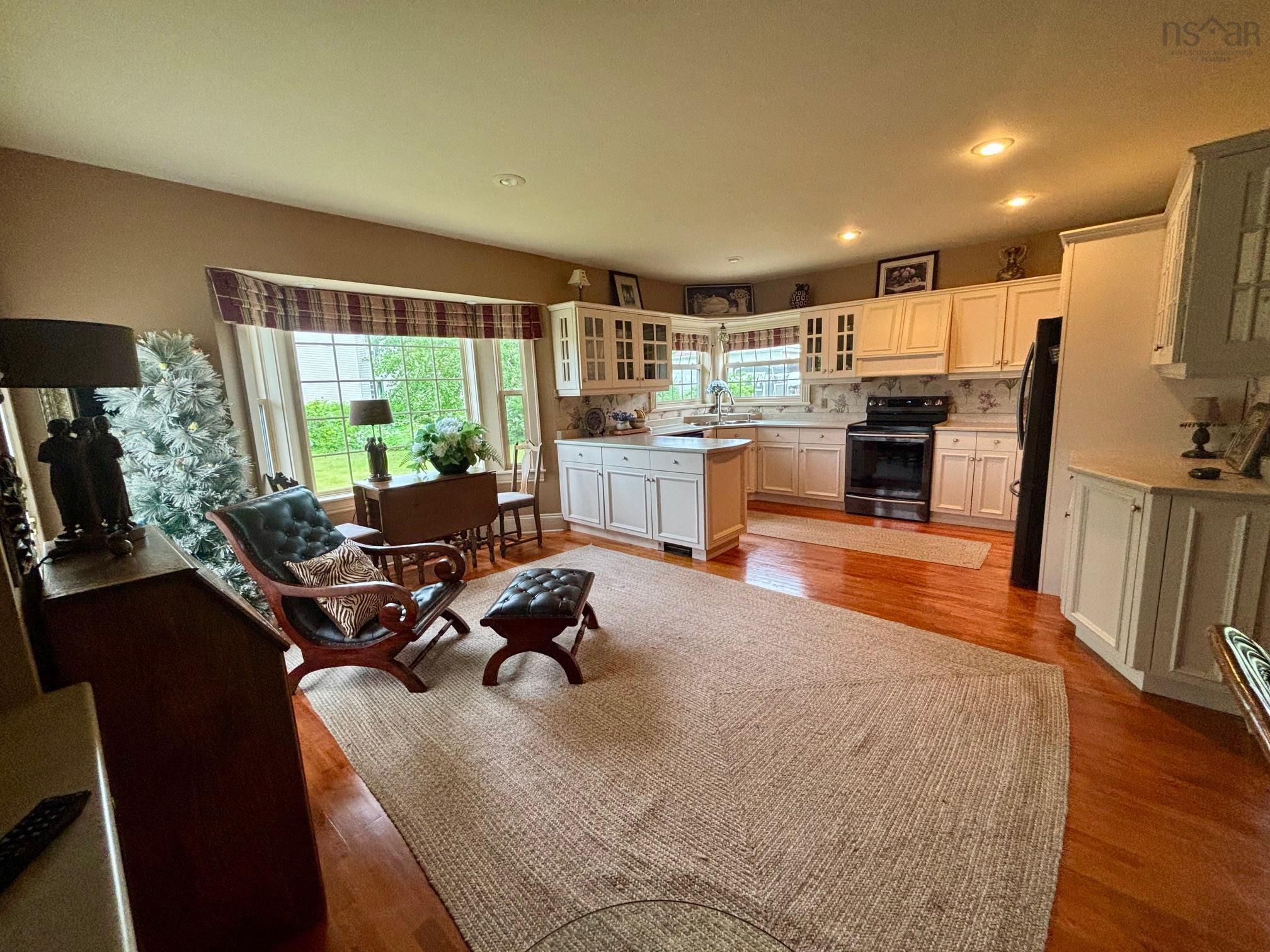 $269,900.00: 650 George Street, New Waterford