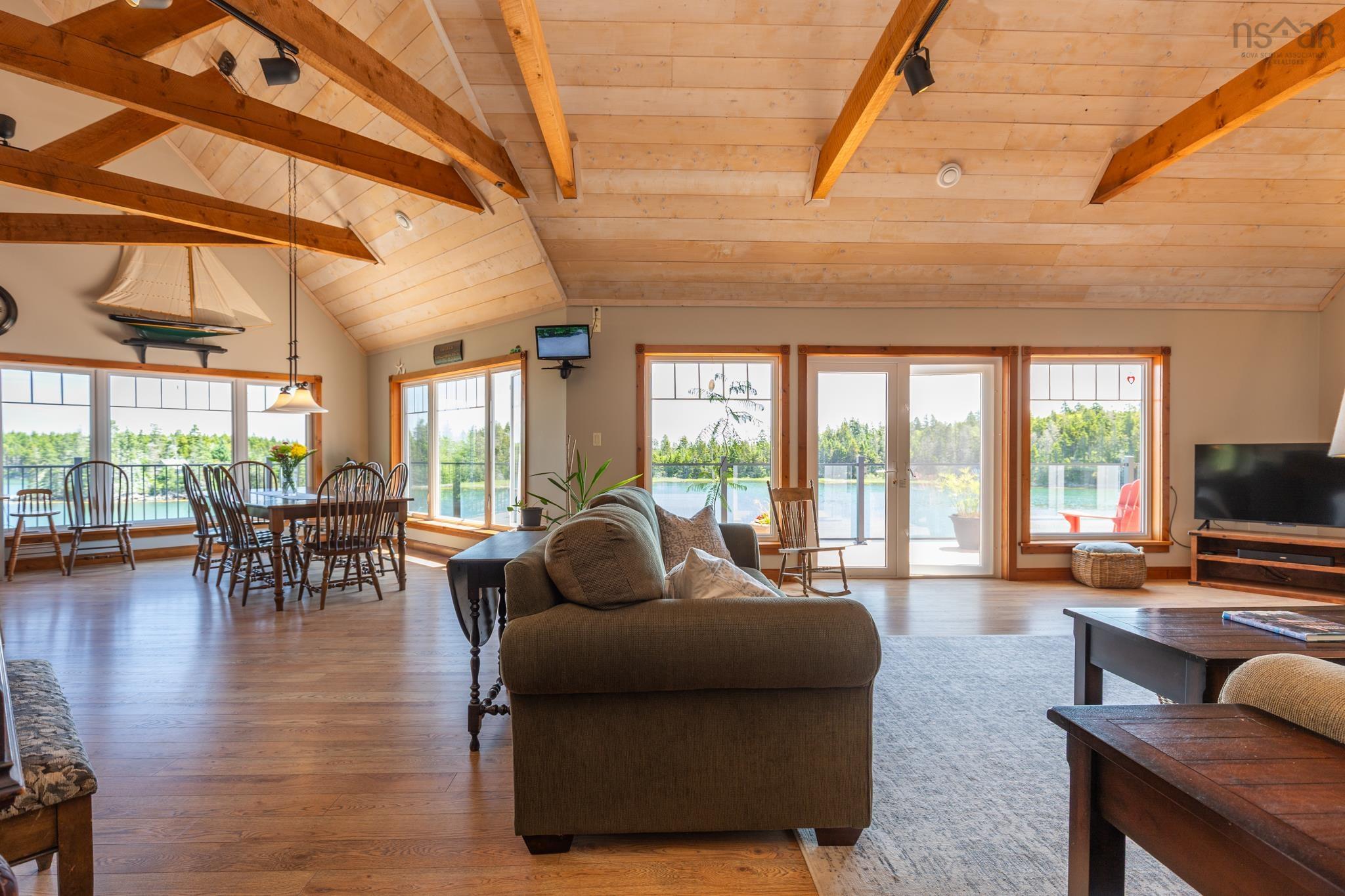 $1,290,000.00: 1043 Chemin Tittle Road, Surettes Island
