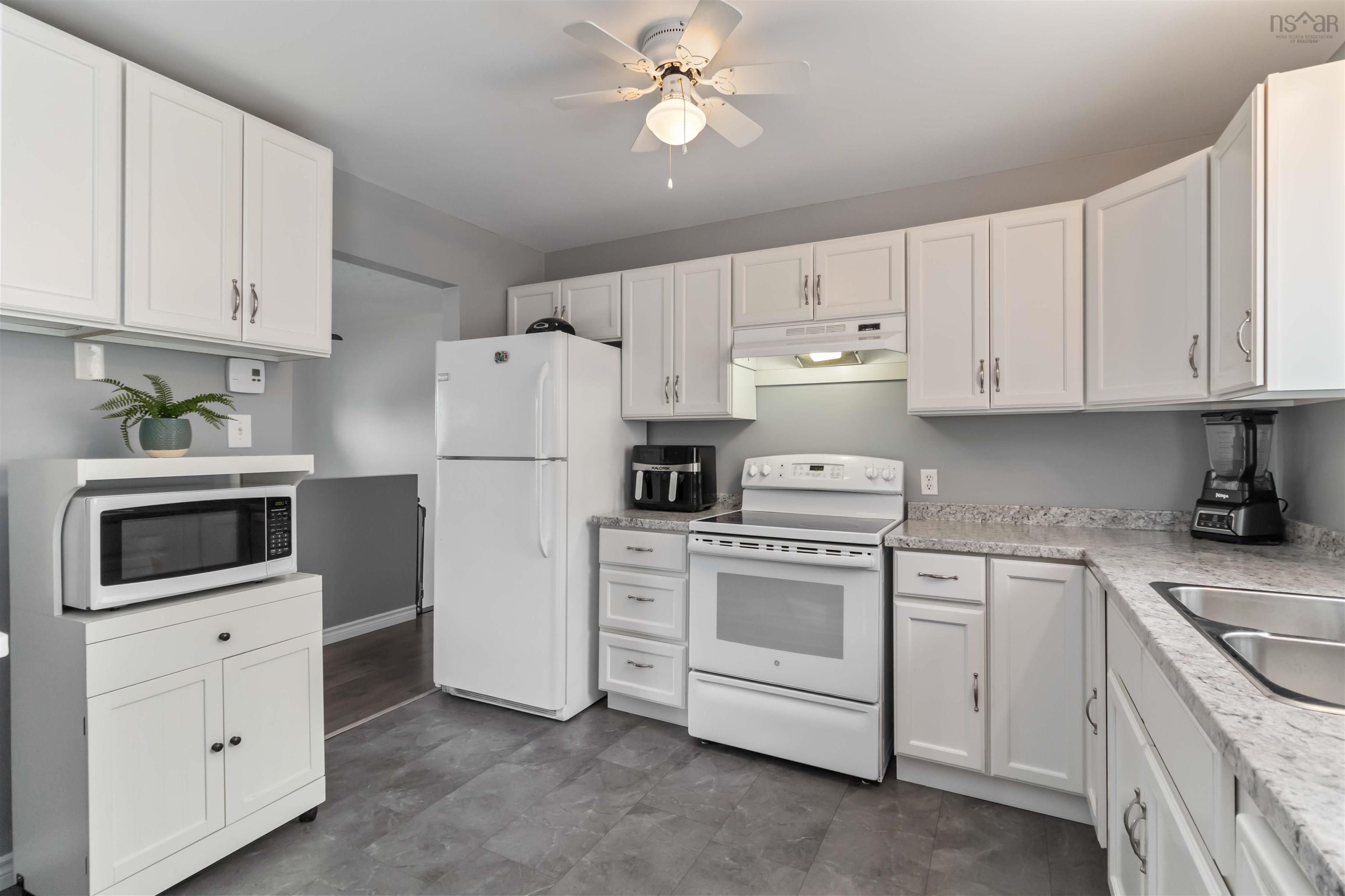 $479,900.00: 216 Cavalier Drive, Lower Sackville