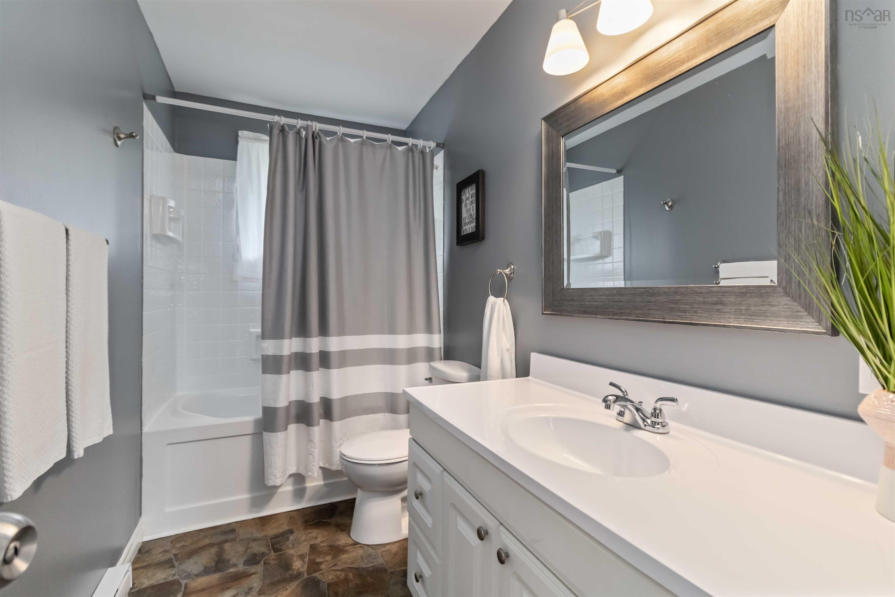 $479,900.00: 216 Cavalier Drive, Lower Sackville