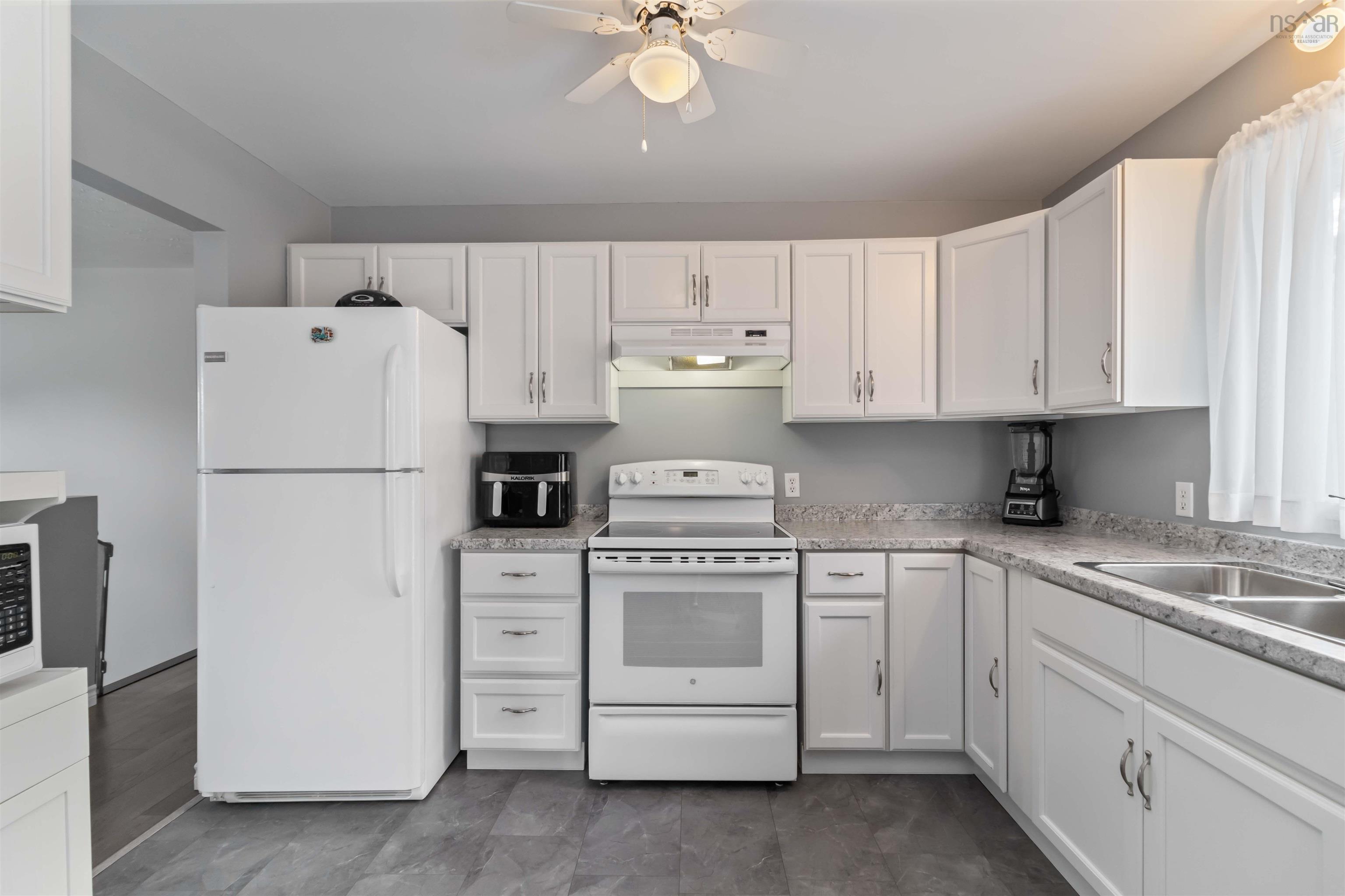 $479,900.00: 216 Cavalier Drive, Lower Sackville