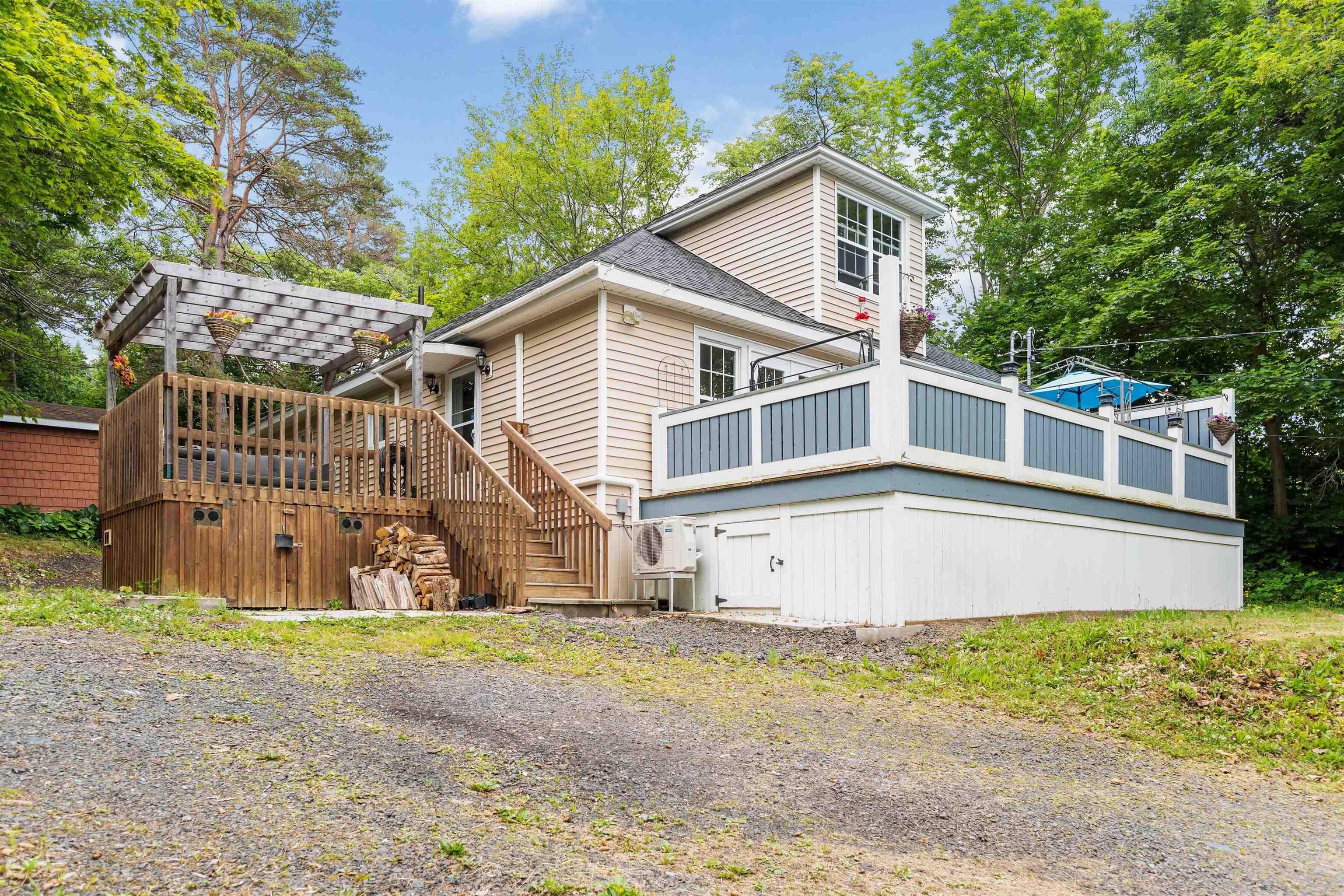 $409,000.00: 566 Highway 1, Smiths Cove