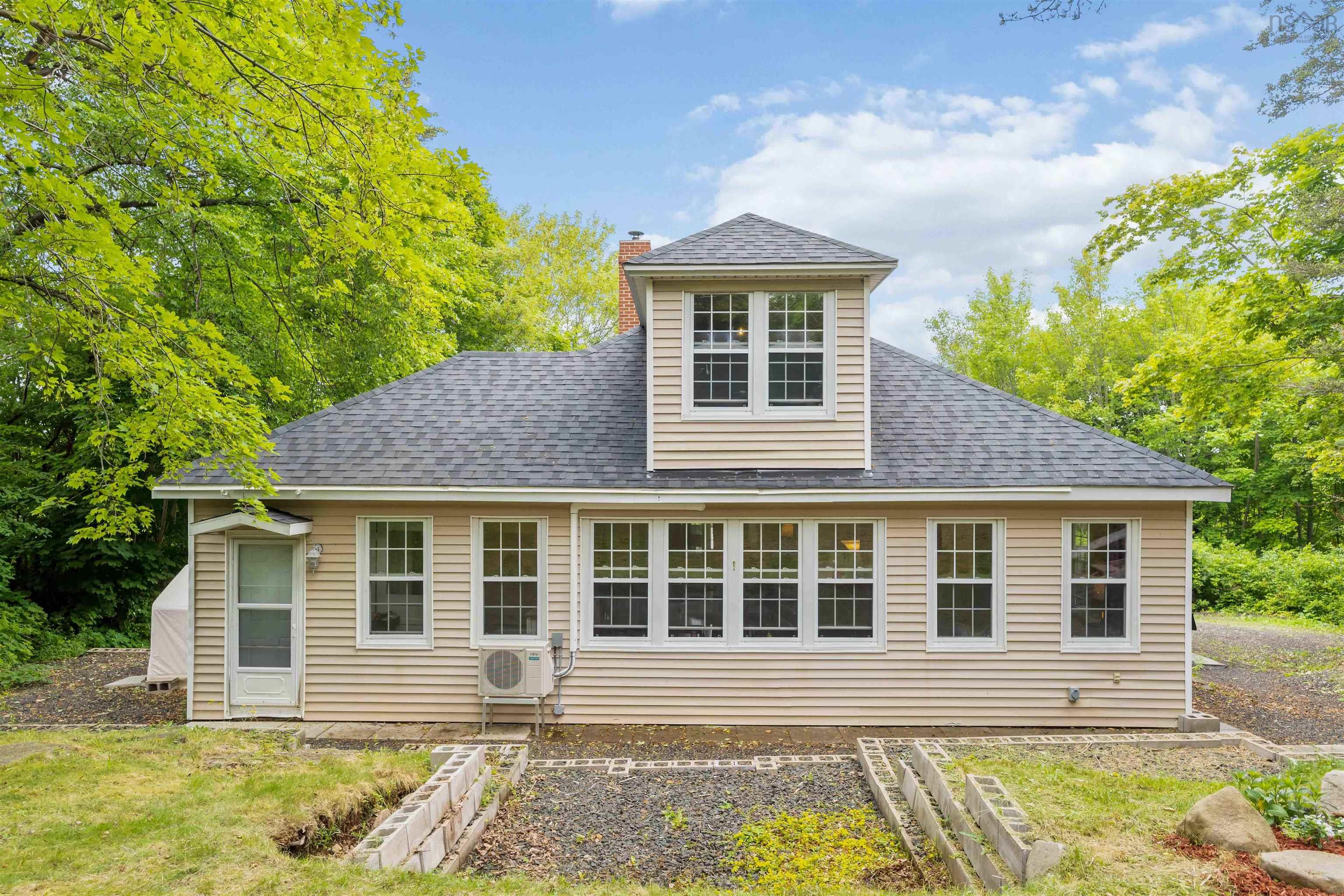 $409,000.00: 566 Highway 1, Smiths Cove