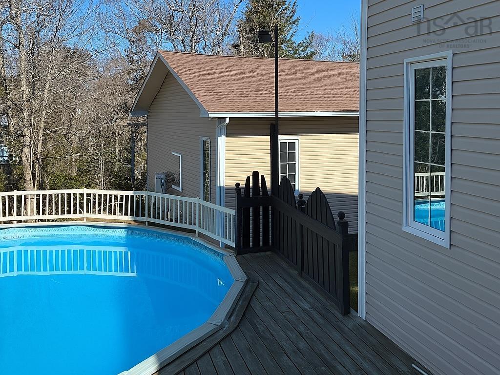 $825,000.00: 9 Haliburton Crescent, Stillwater Lake