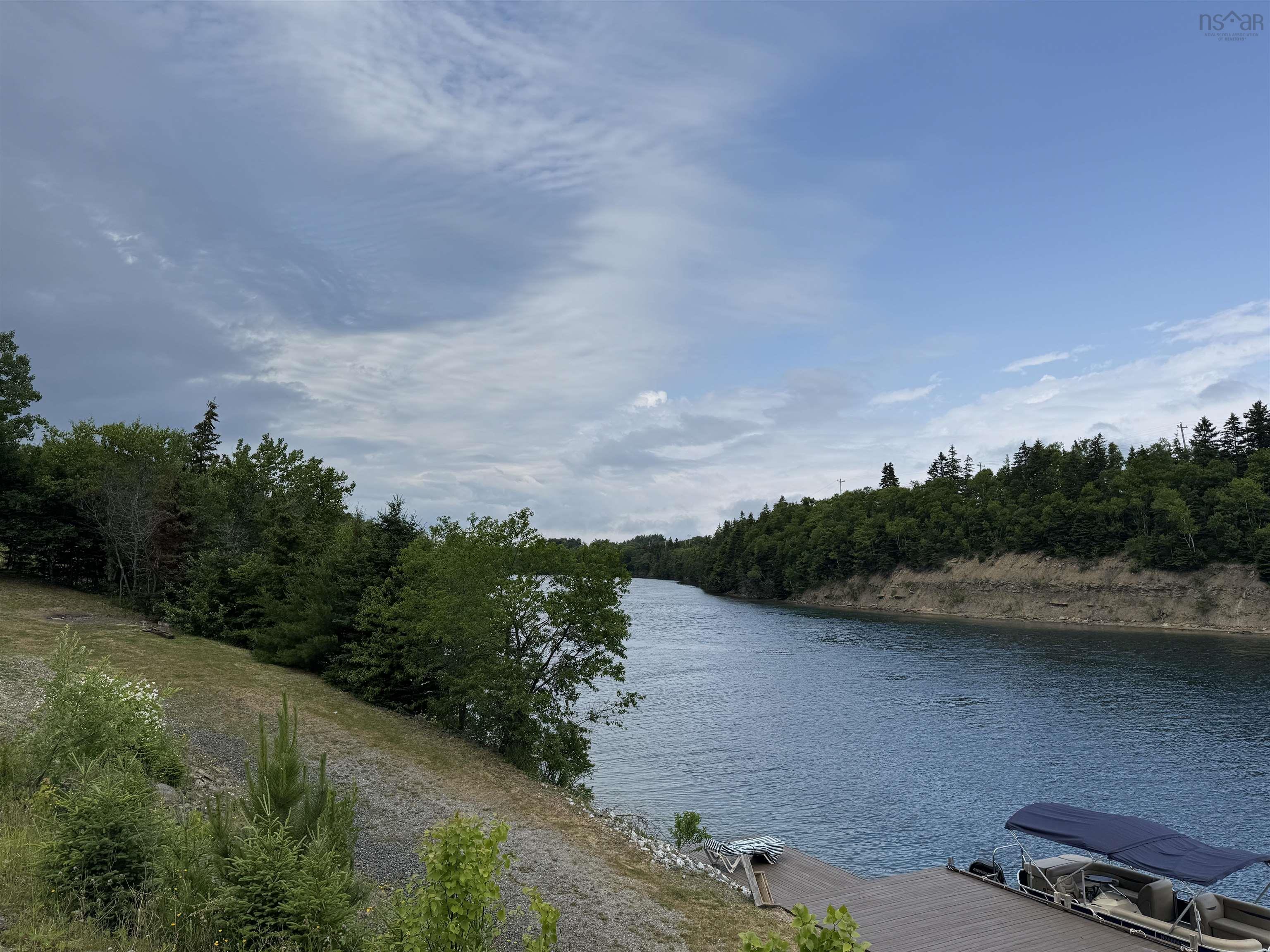 $649,000.00: 186 Point Aconi, Bras D