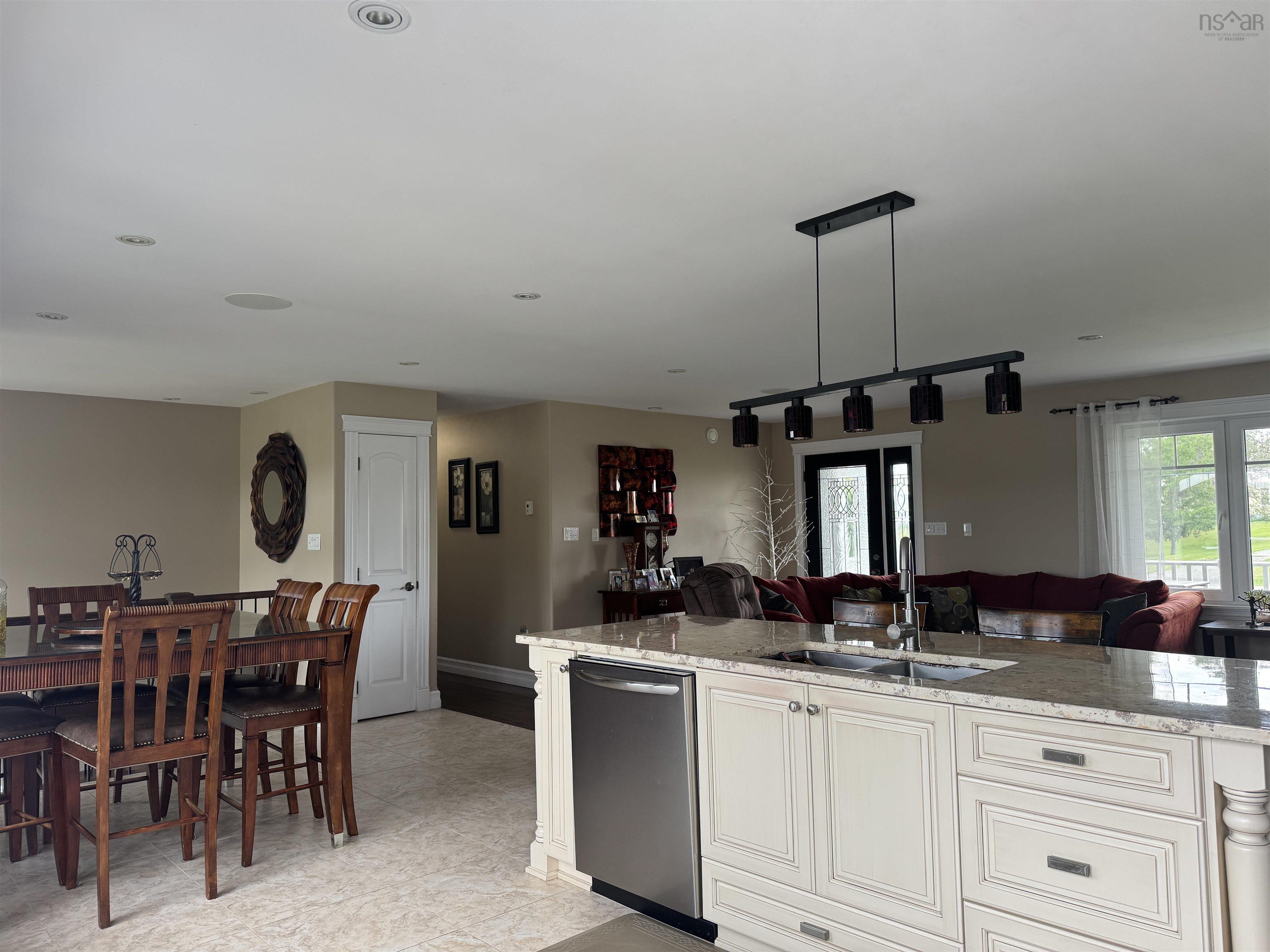 $649,000.00: 186 Point Aconi, Bras D