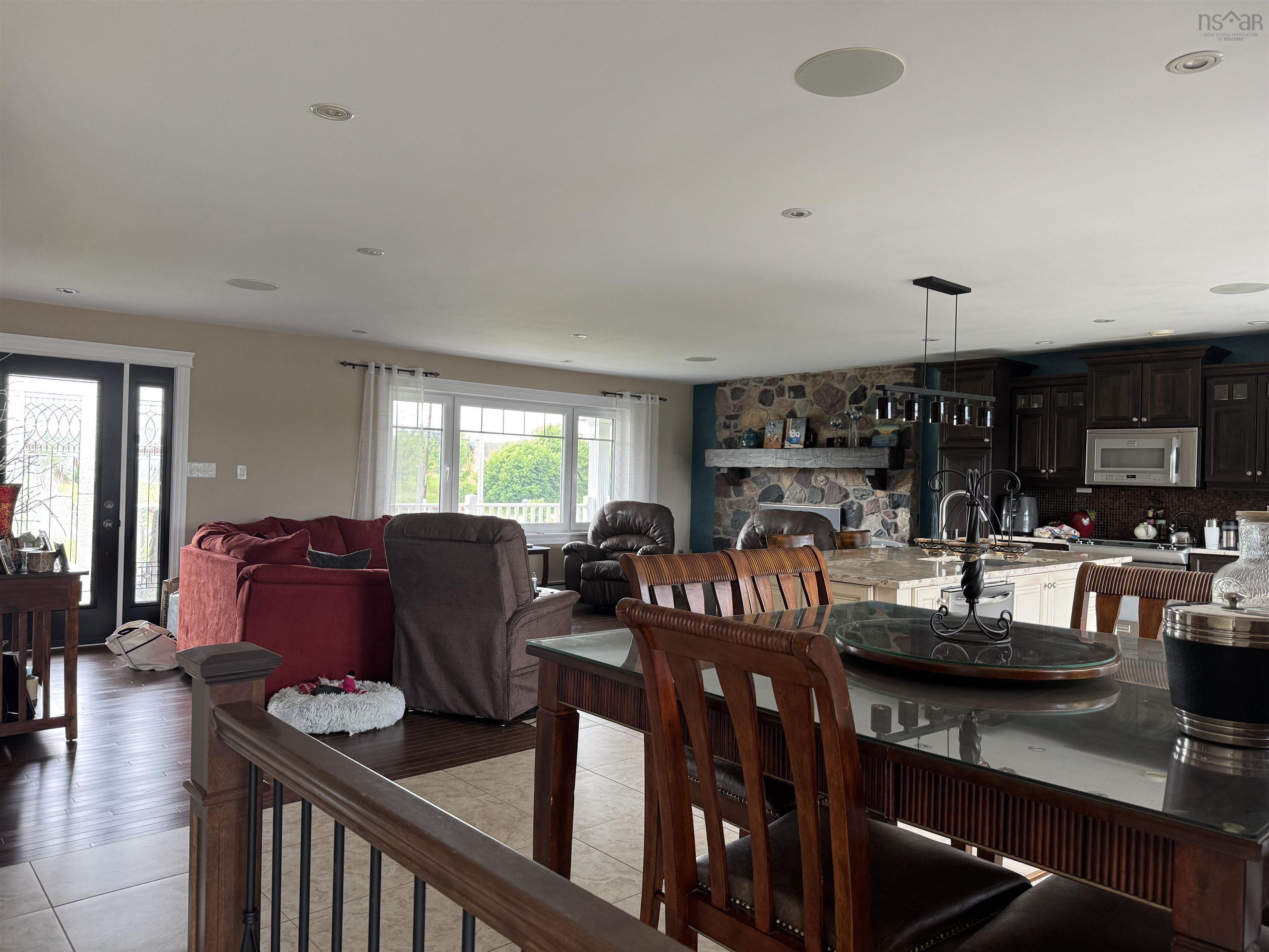 $649,000.00: 186 Point Aconi, Bras D
