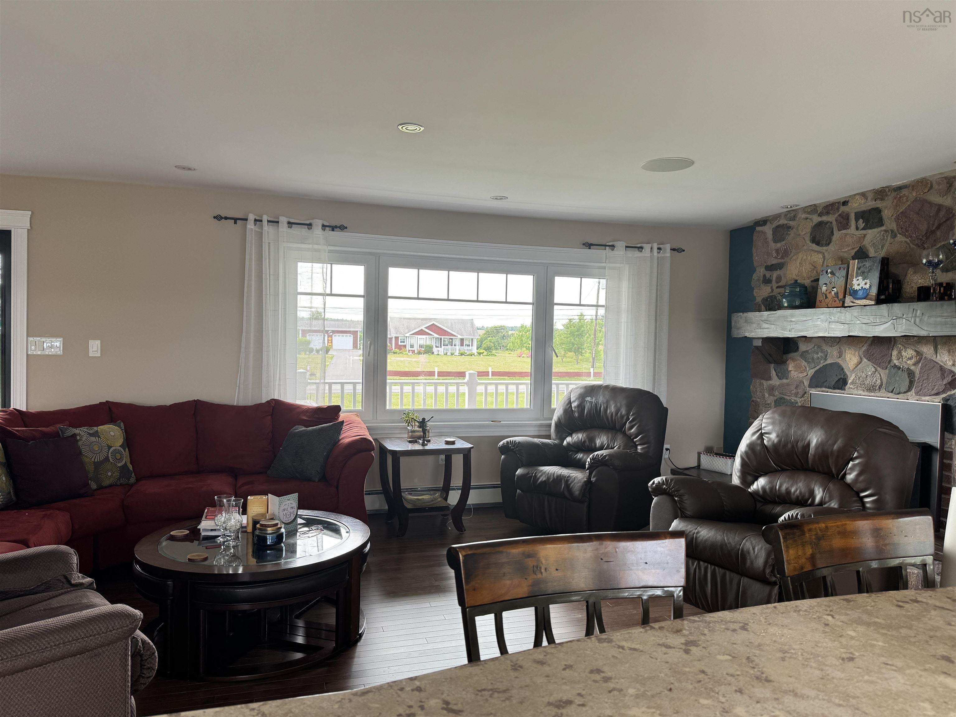 $649,000.00: 186 Point Aconi, Bras D