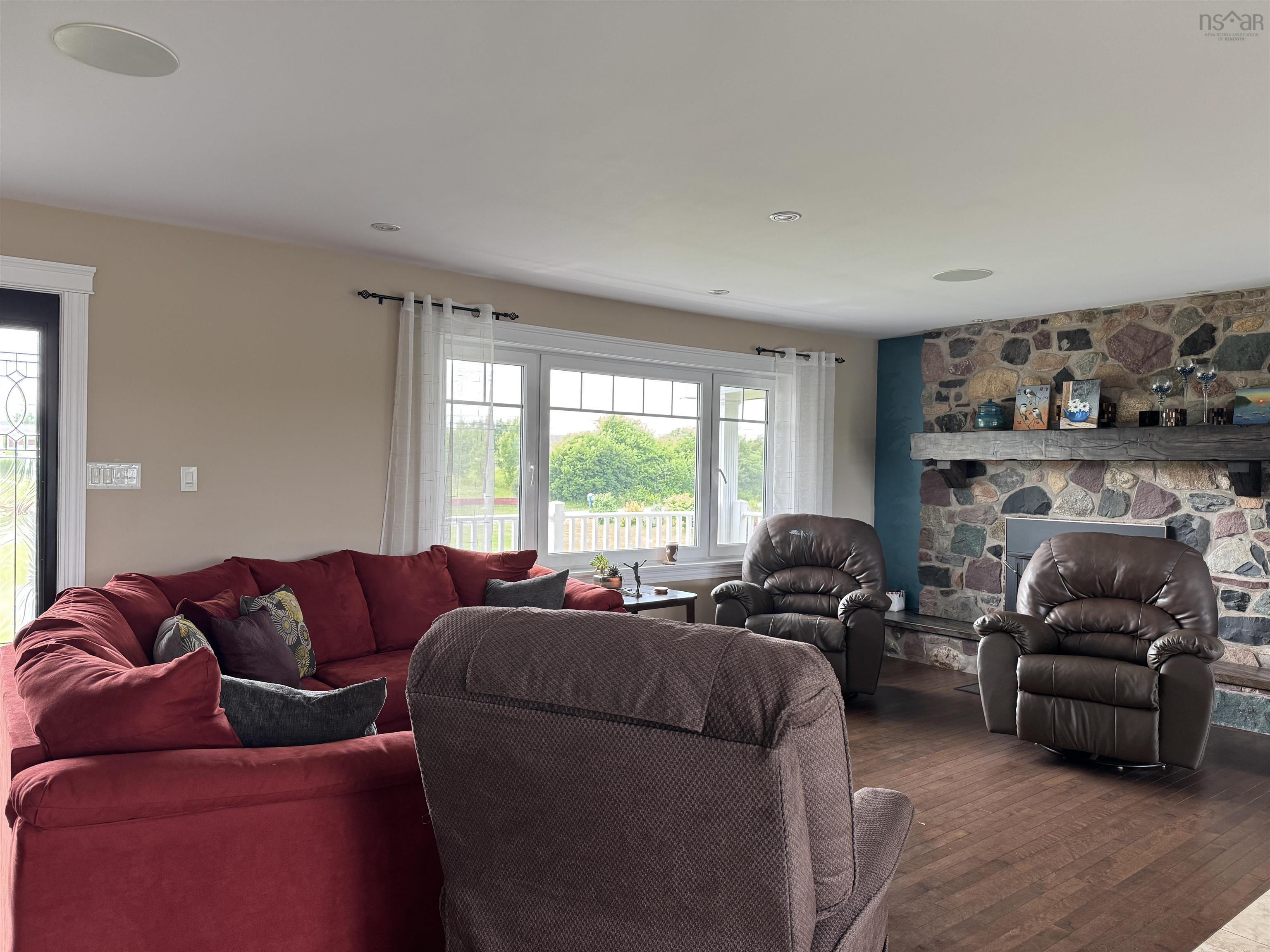 $649,000.00: 186 Point Aconi, Bras D
