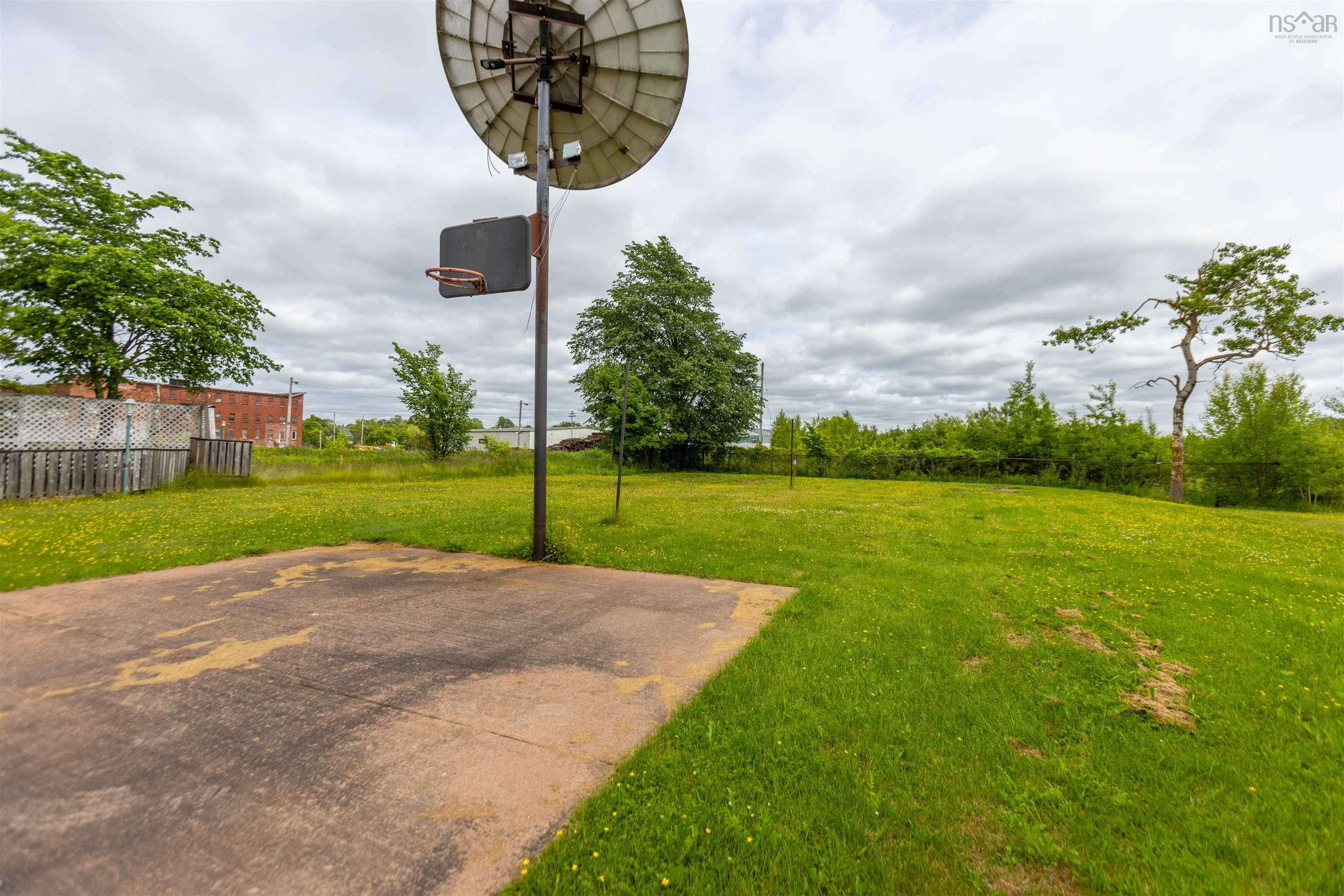 $499,900.00: 10 Gerard Avenue, Amherst