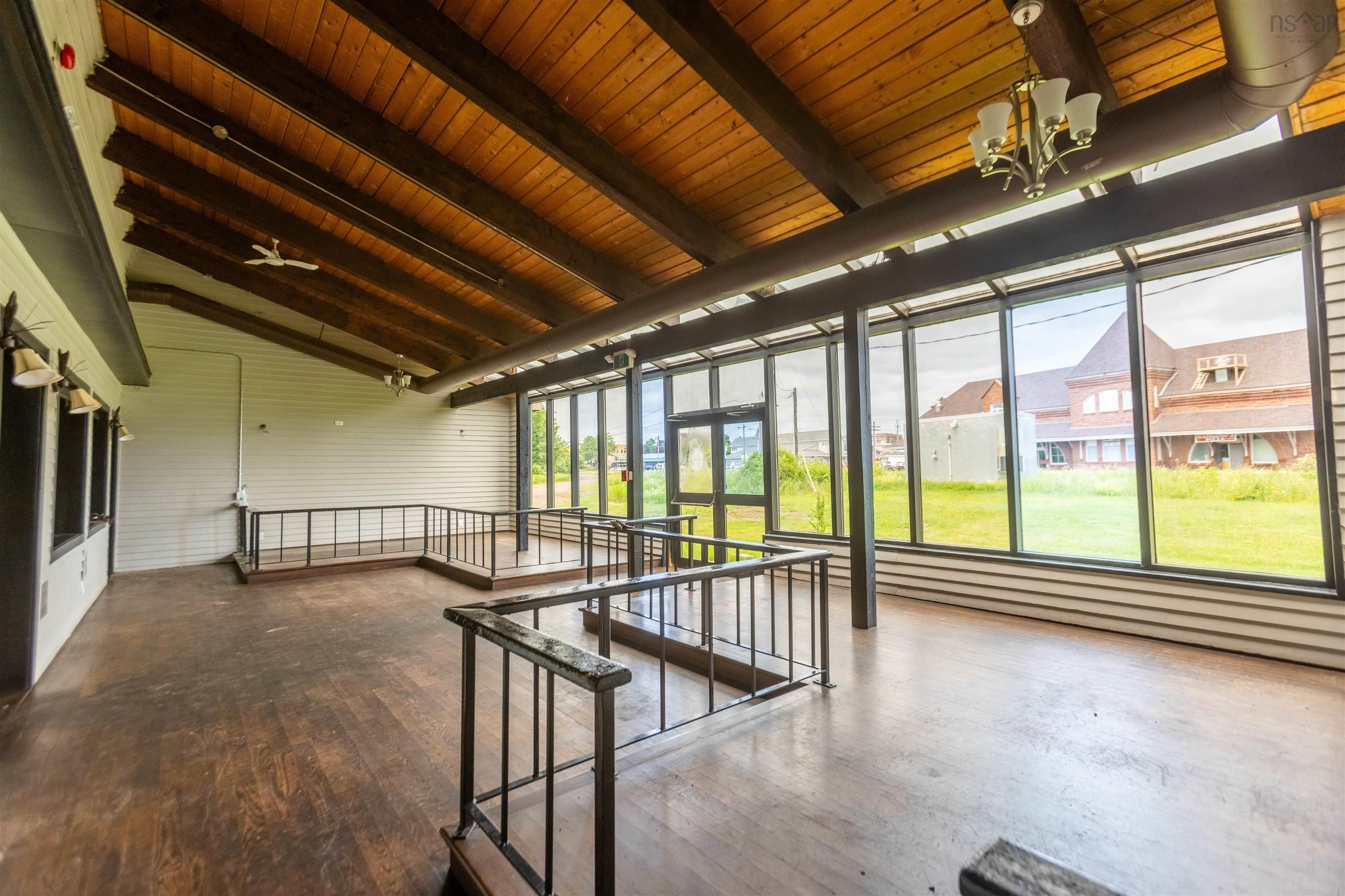 $499,900.00: 10 Gerard Avenue, Amherst