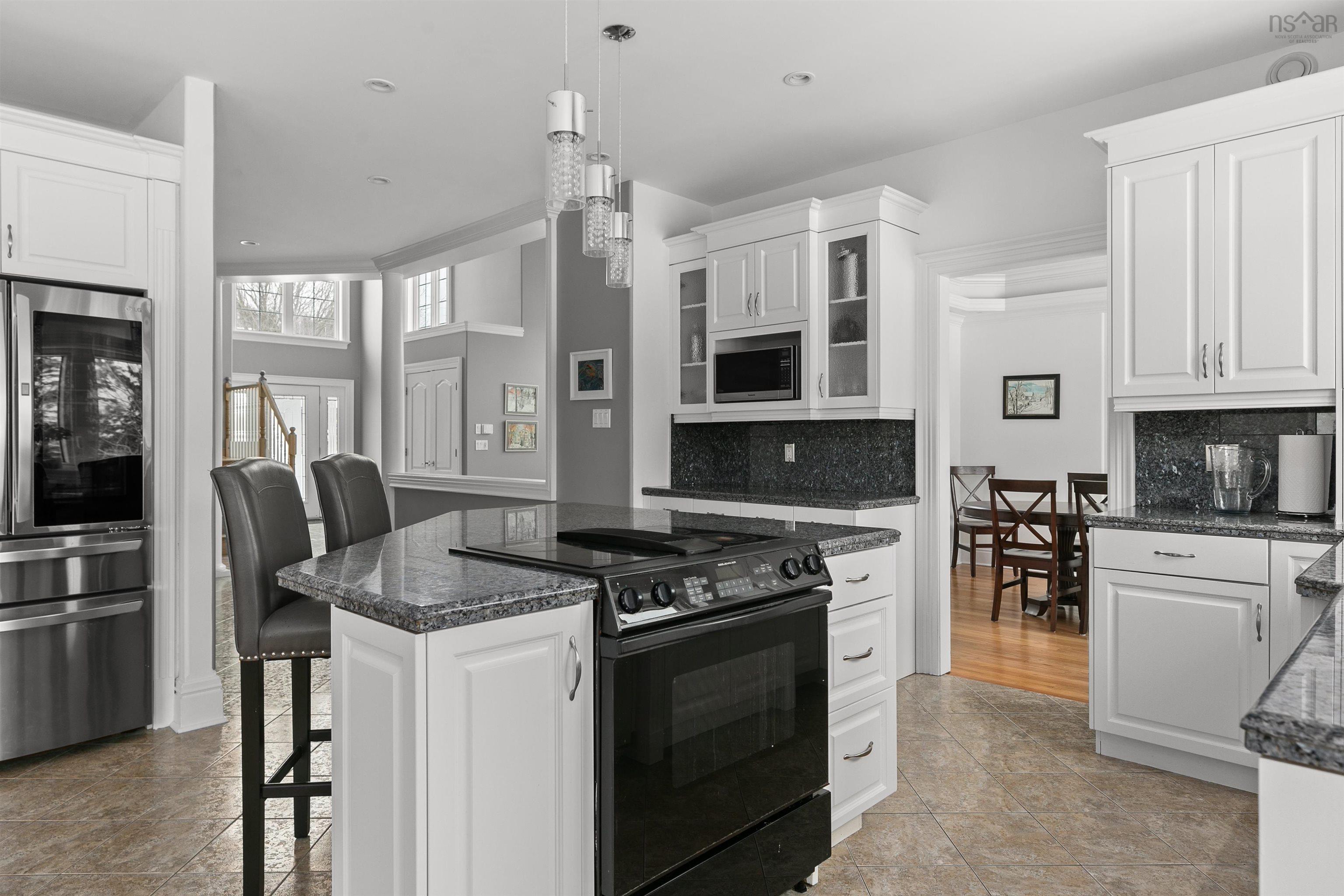 $1,999,000.00: 73 Lakeshore Park Terrace, Dartmouth