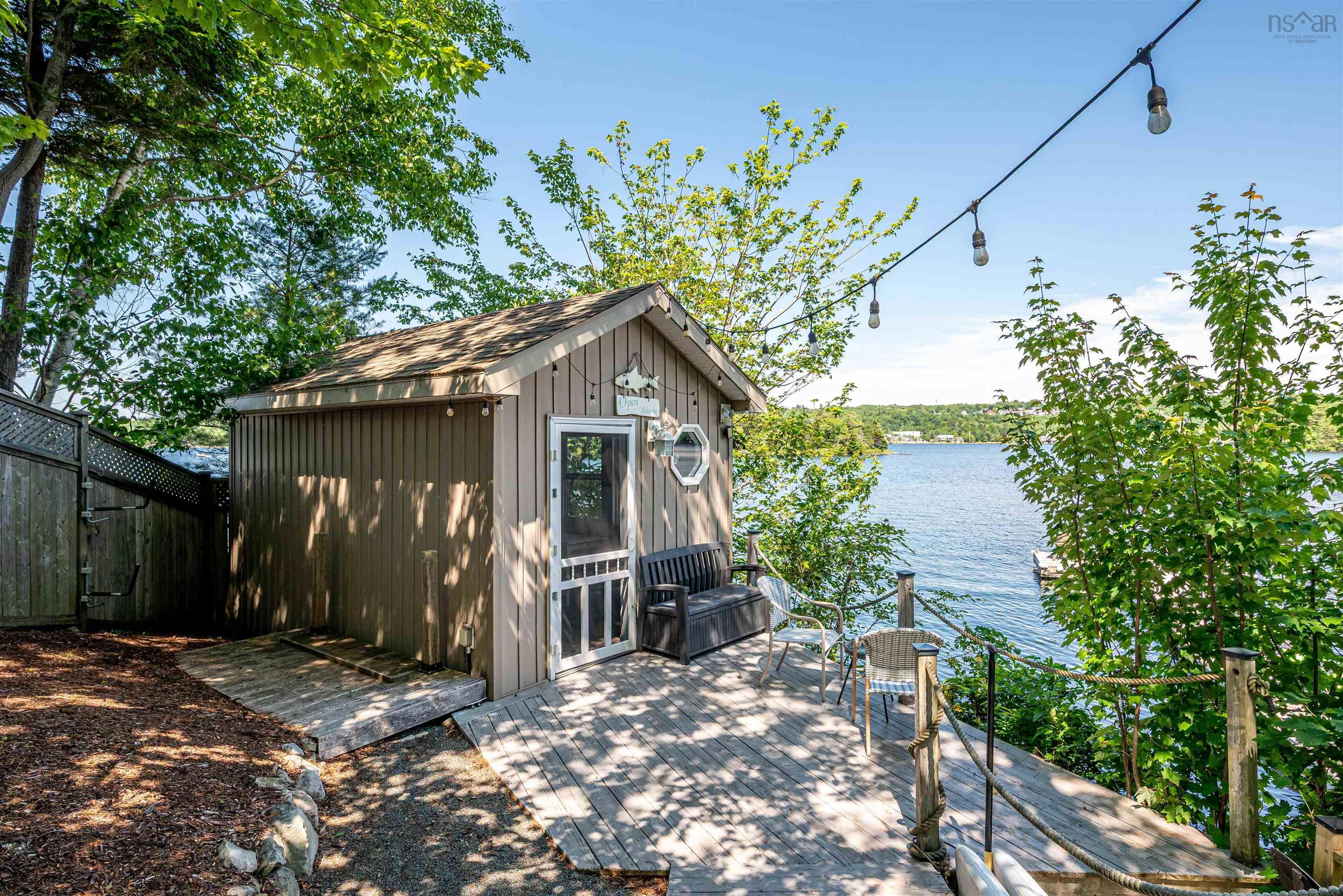$1,999,000.00: 73 Lakeshore Park Terrace, Dartmouth