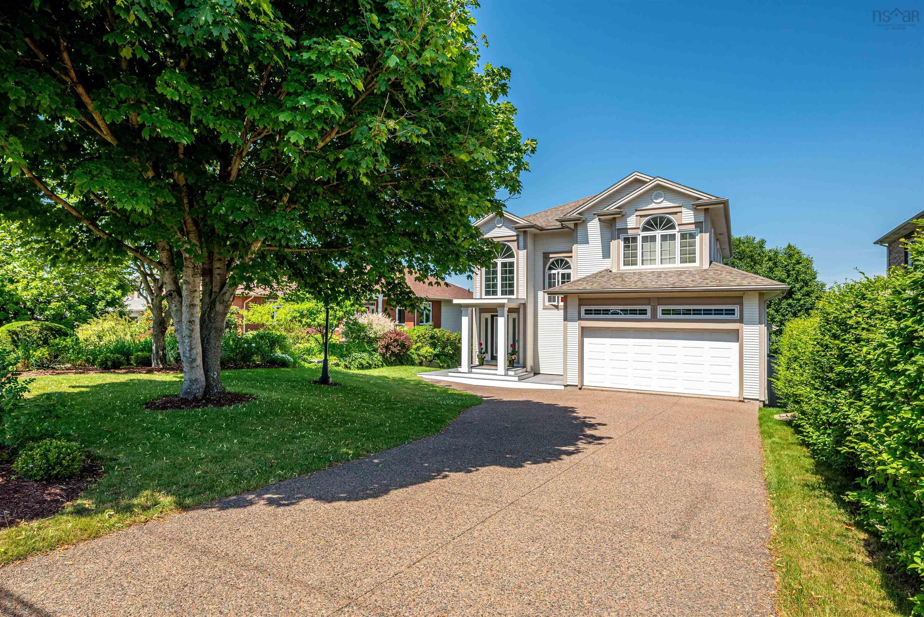 $1,999,000.00: 73 Lakeshore Park Terrace, Dartmouth