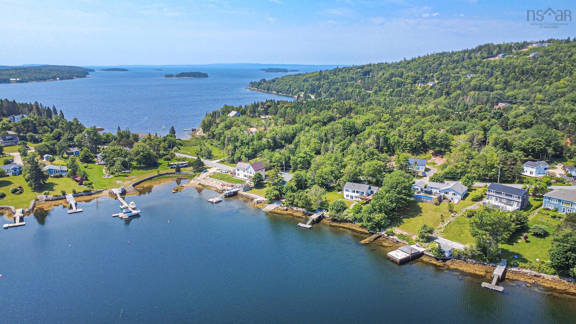 $849,900.00: 82 Masons Point Road, Head Of St. Margarets Bay