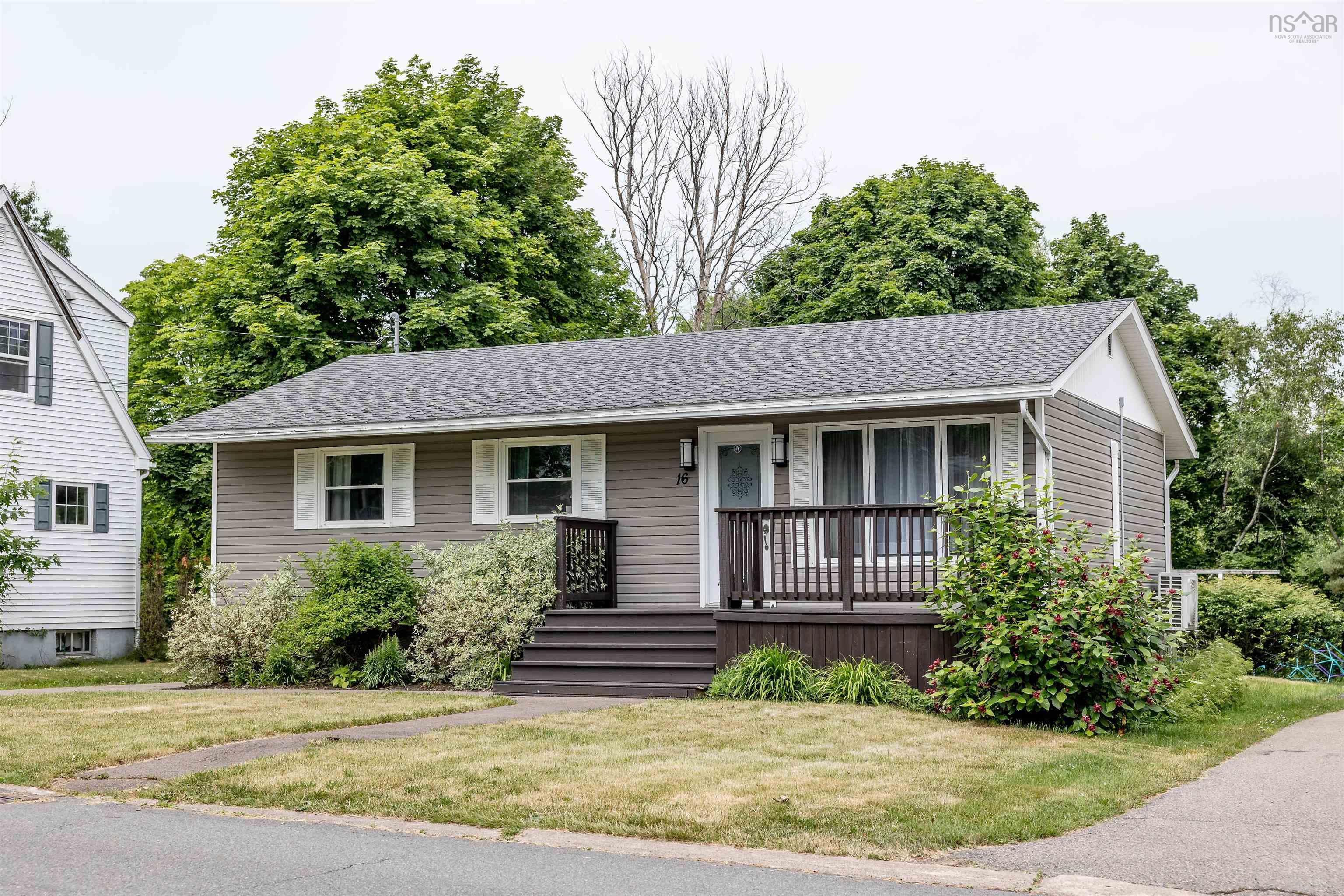 $319,900.00: 16 Pleasant Avenue, Stellarton