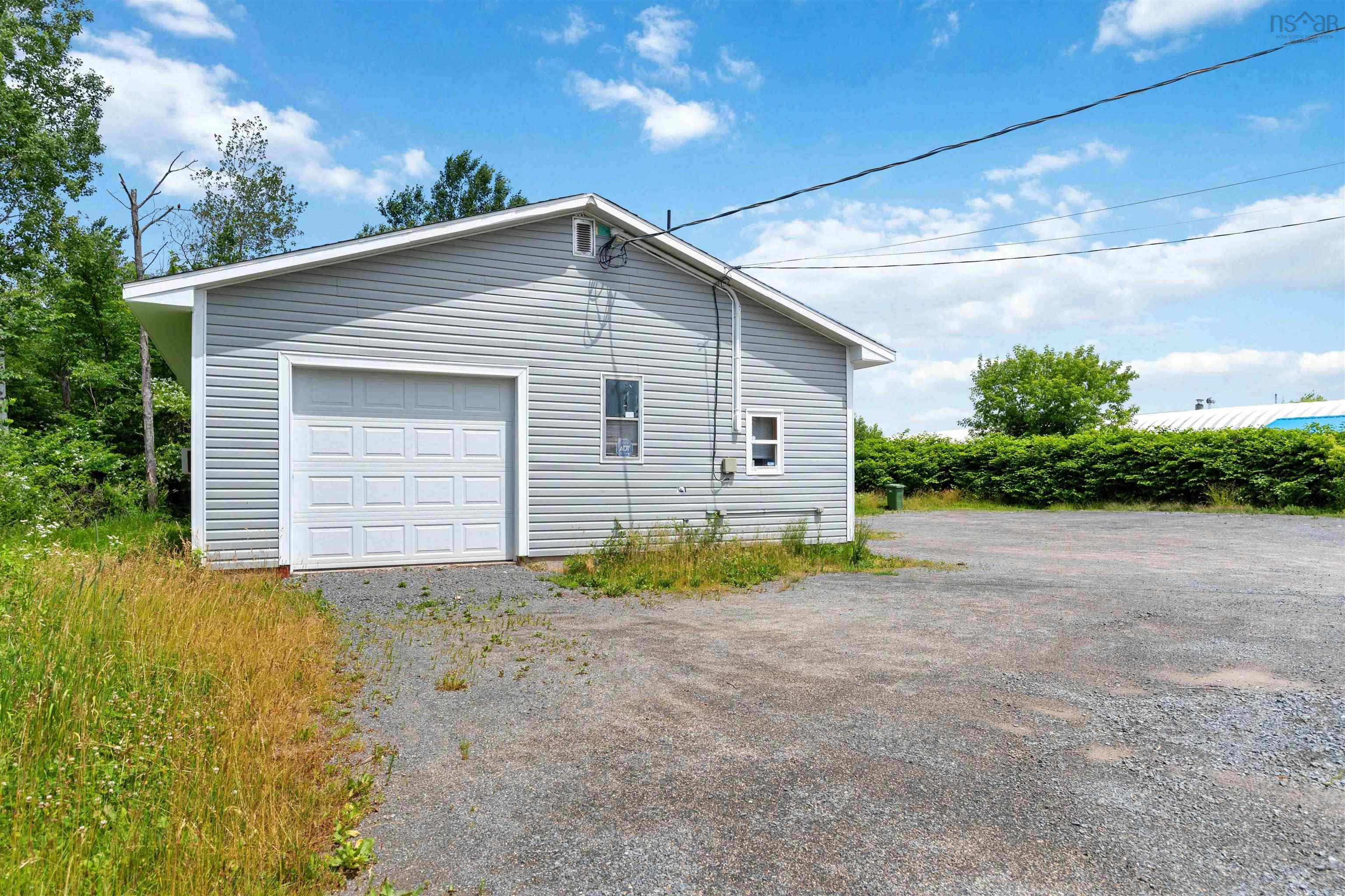 $329,900.00: 98 Centennial Drive, Windsor
