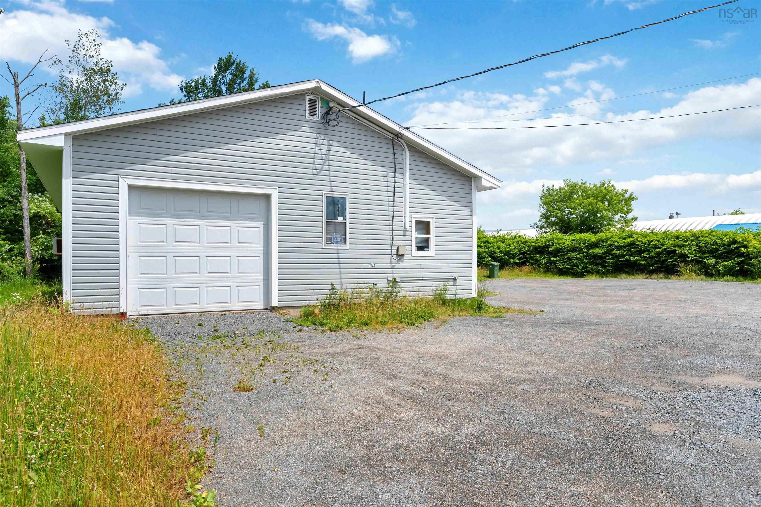 $329,900.00: 98 Centennial Drive, Windsor