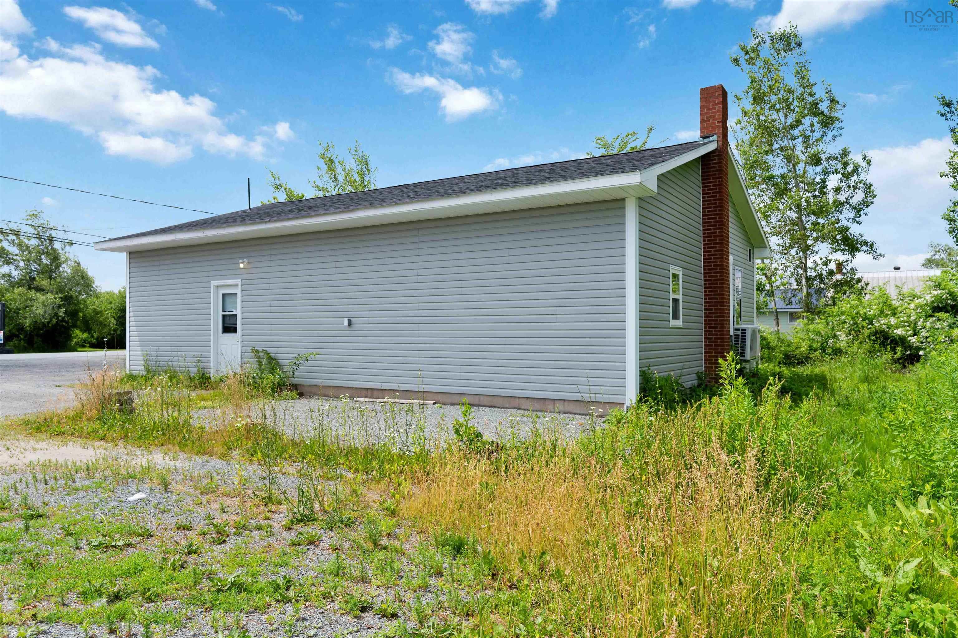 $329,900.00: 98 Centennial Drive, Windsor