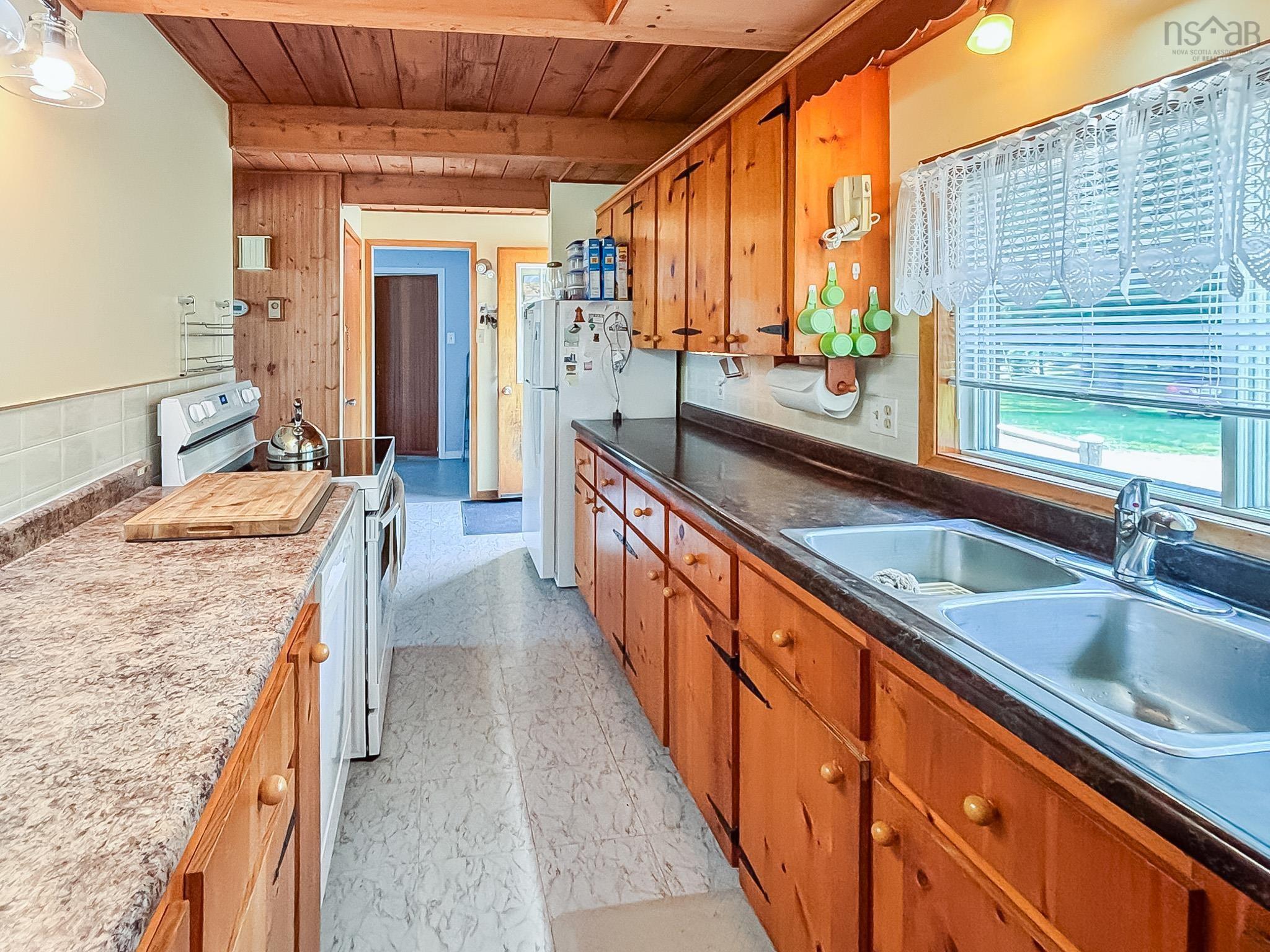 $550,000.00: 226 Long Hill Road, Blockhouse