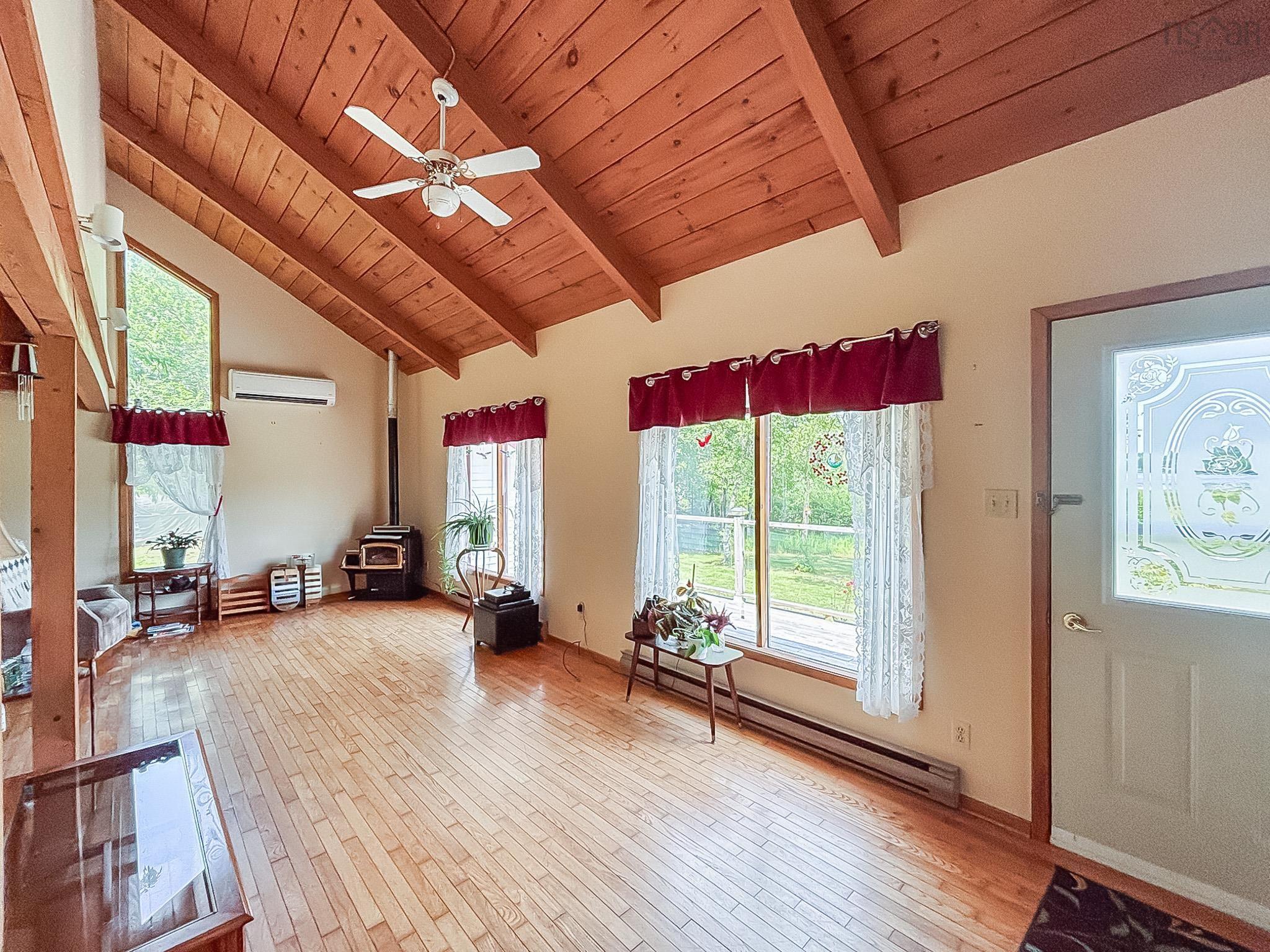 $550,000.00: 226 Long Hill Road, Blockhouse