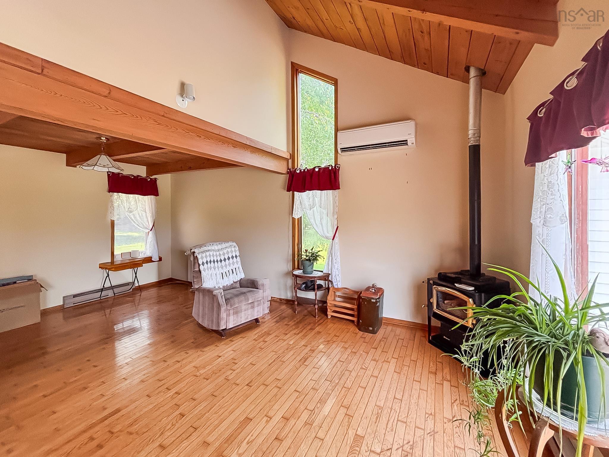 $550,000.00: 226 Long Hill Road, Blockhouse