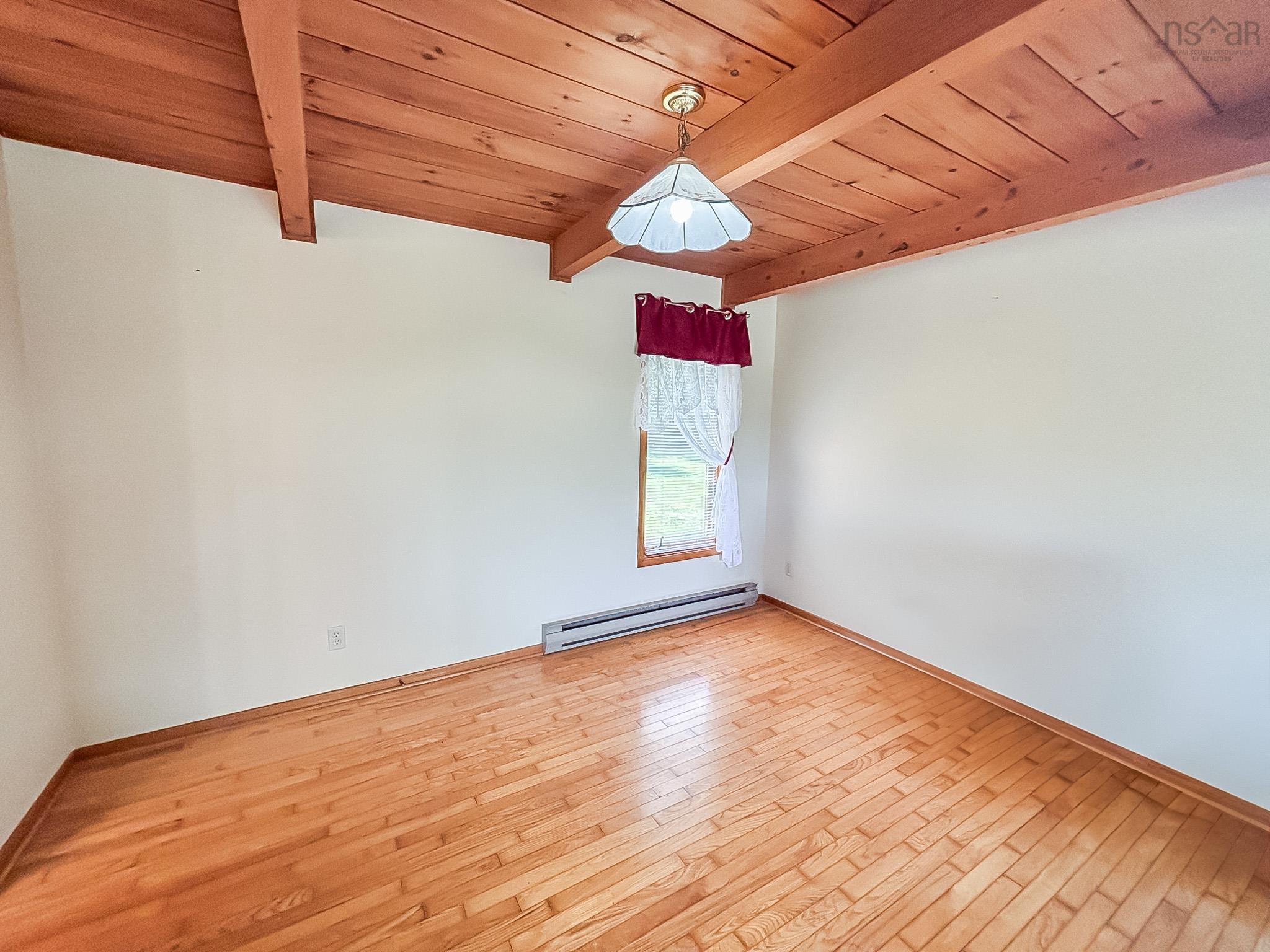 $550,000.00: 226 Long Hill Road, Blockhouse