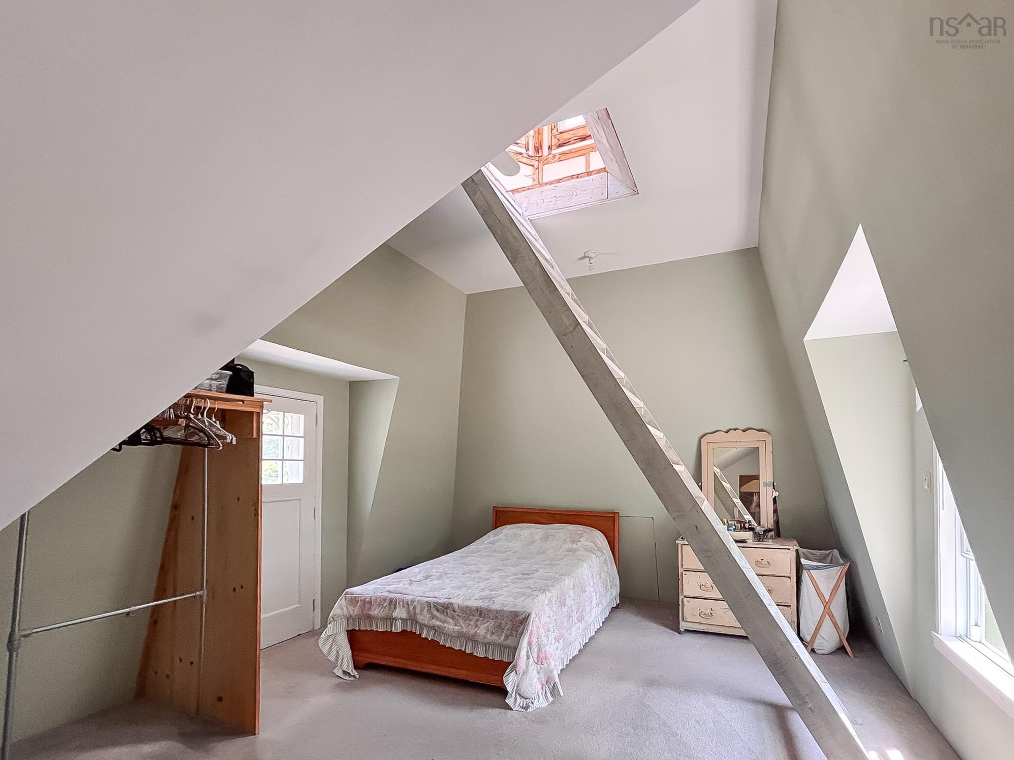 $550,000.00: 226 Long Hill Road, Blockhouse