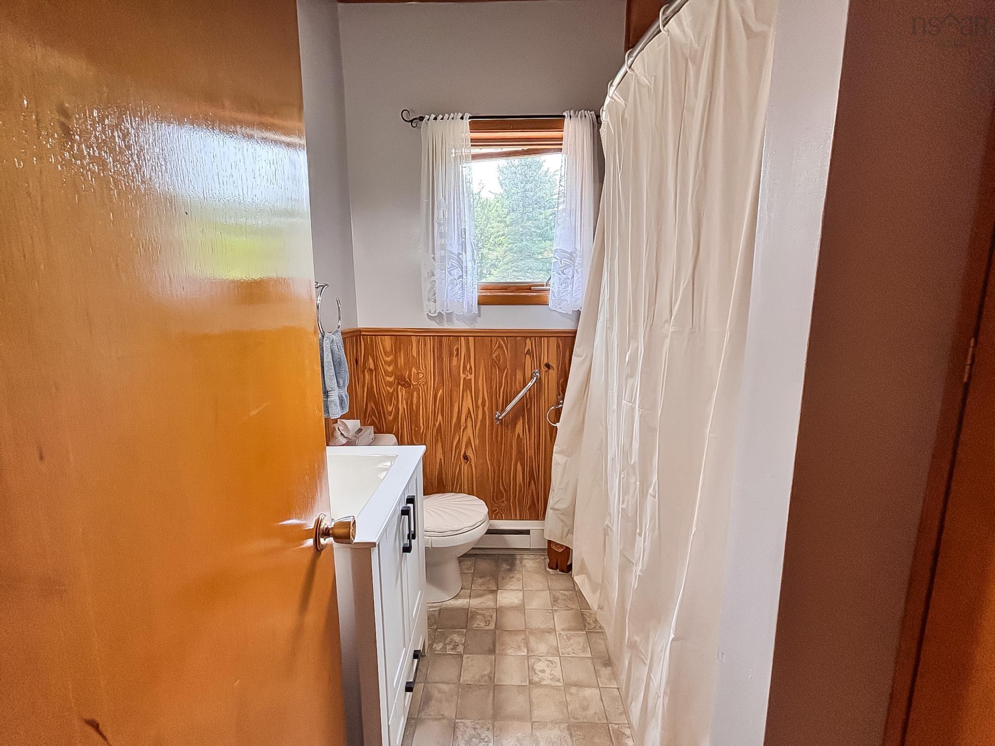 $550,000.00: 226 Long Hill Road, Blockhouse