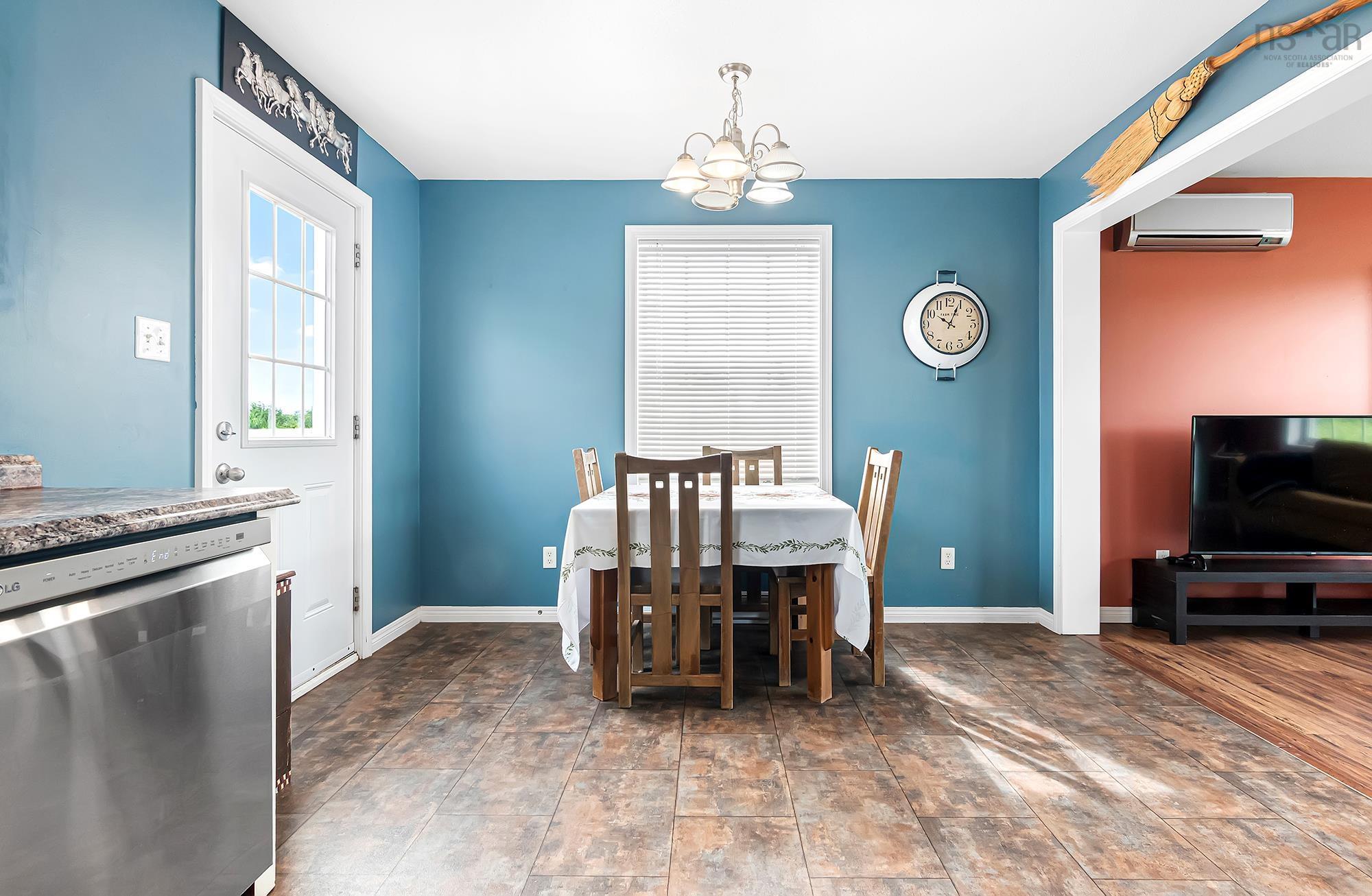 $599,900.00: 579 Highway 1, Mount Uniacke