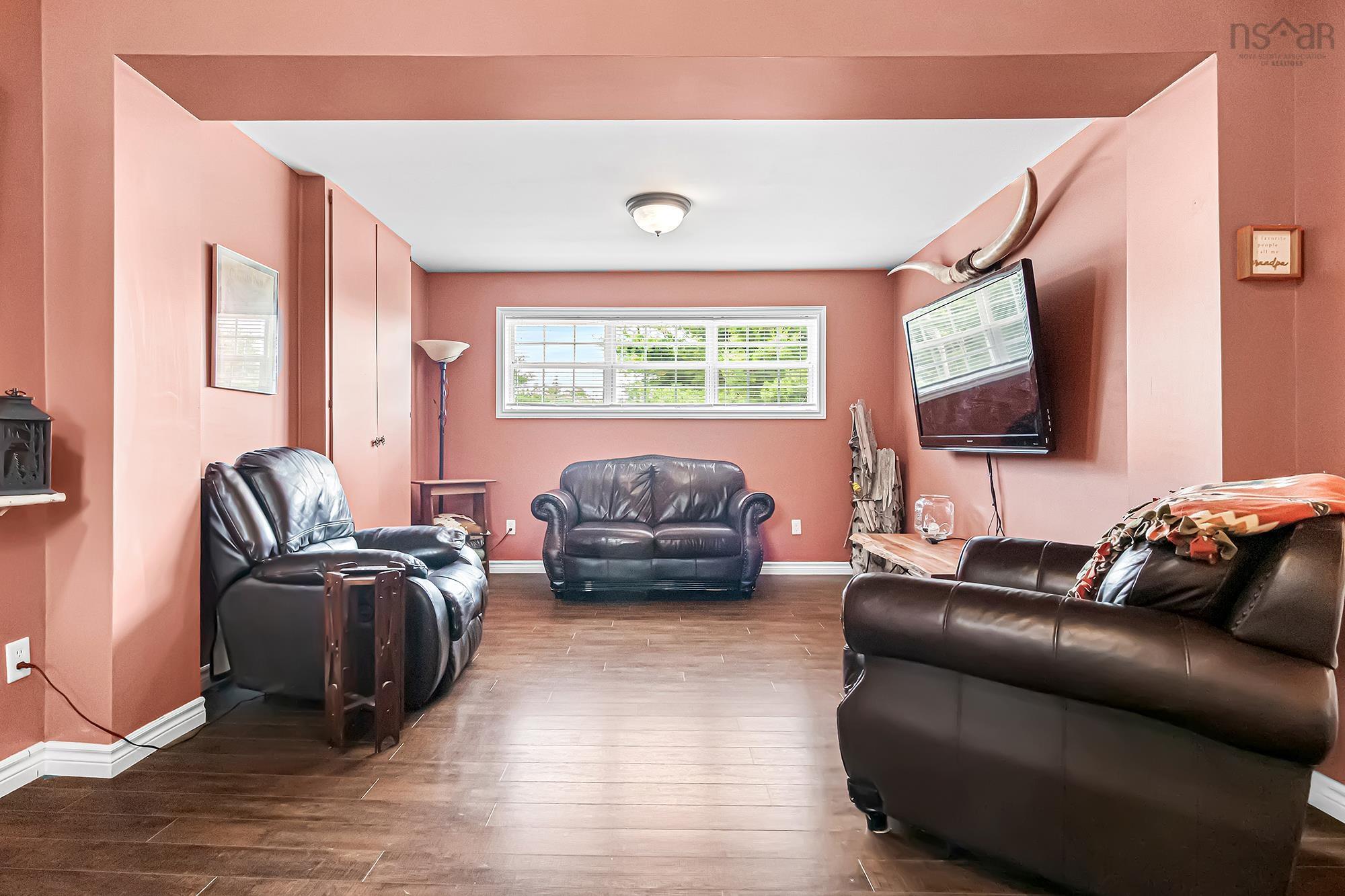 $599,900.00: 579 Highway 1, Mount Uniacke