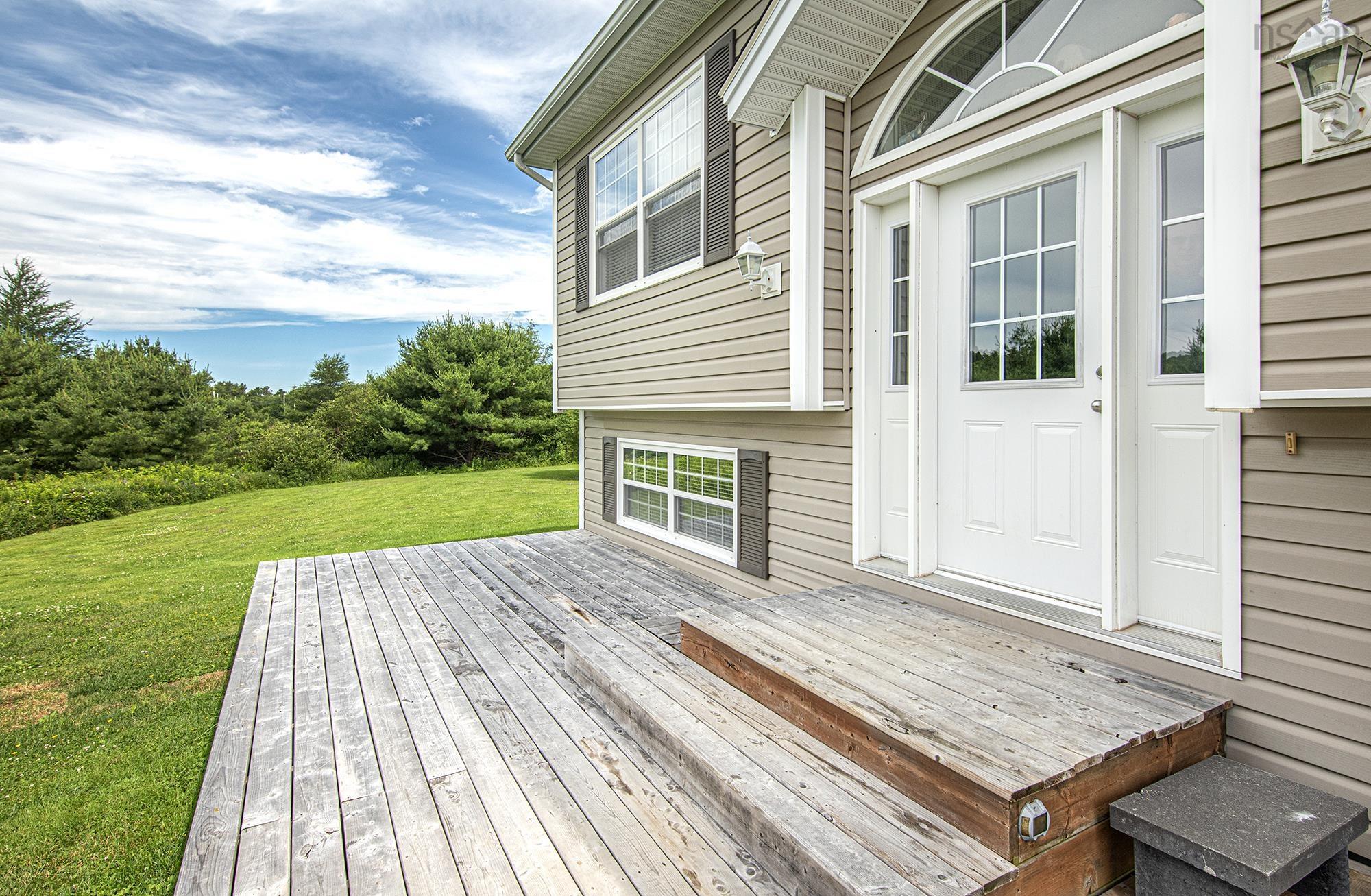 $599,900.00: 579 Highway 1, Mount Uniacke