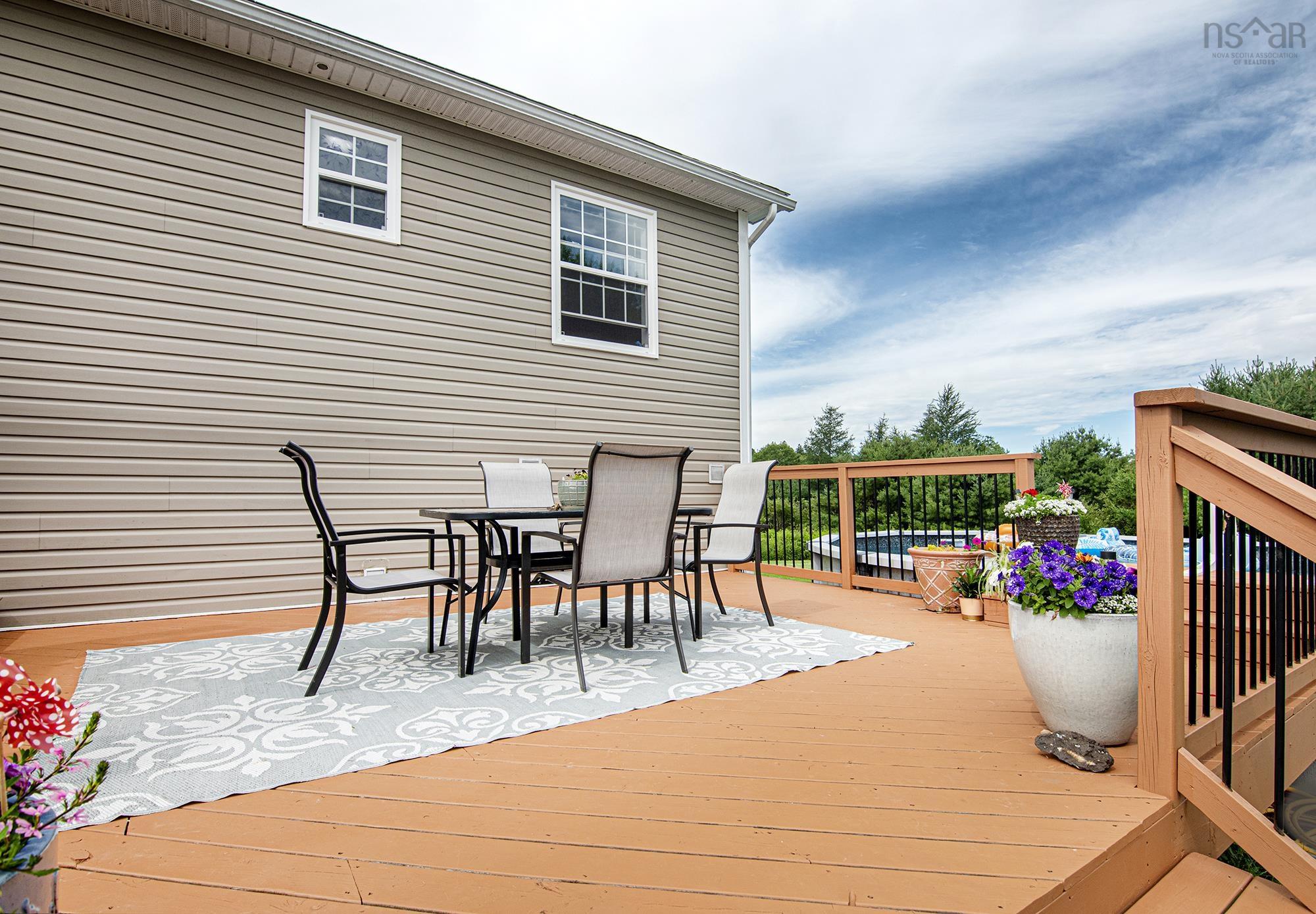 $599,900.00: 579 Highway 1, Mount Uniacke