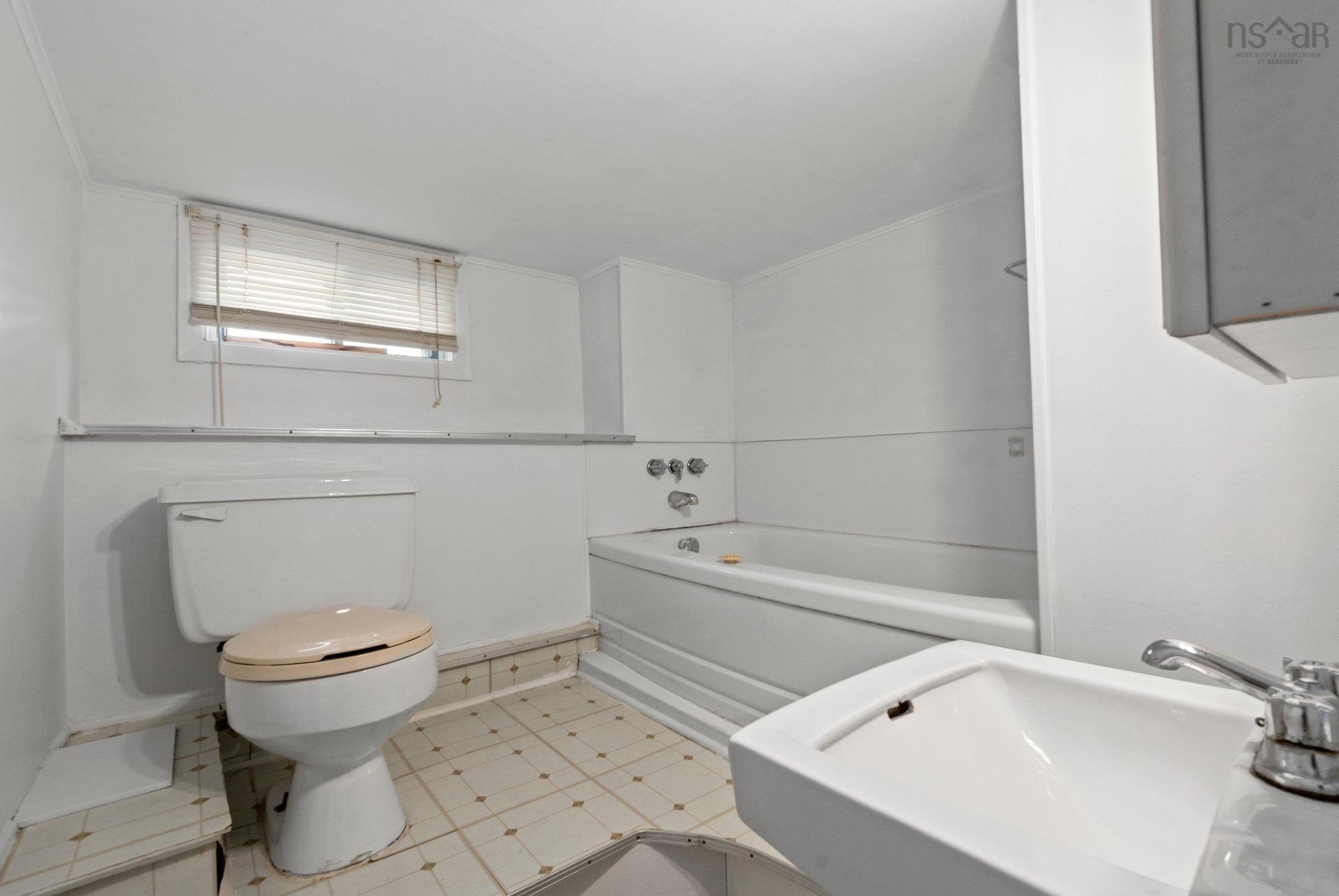 $669,000.00: 21 Ernest Avenue, Dartmouth