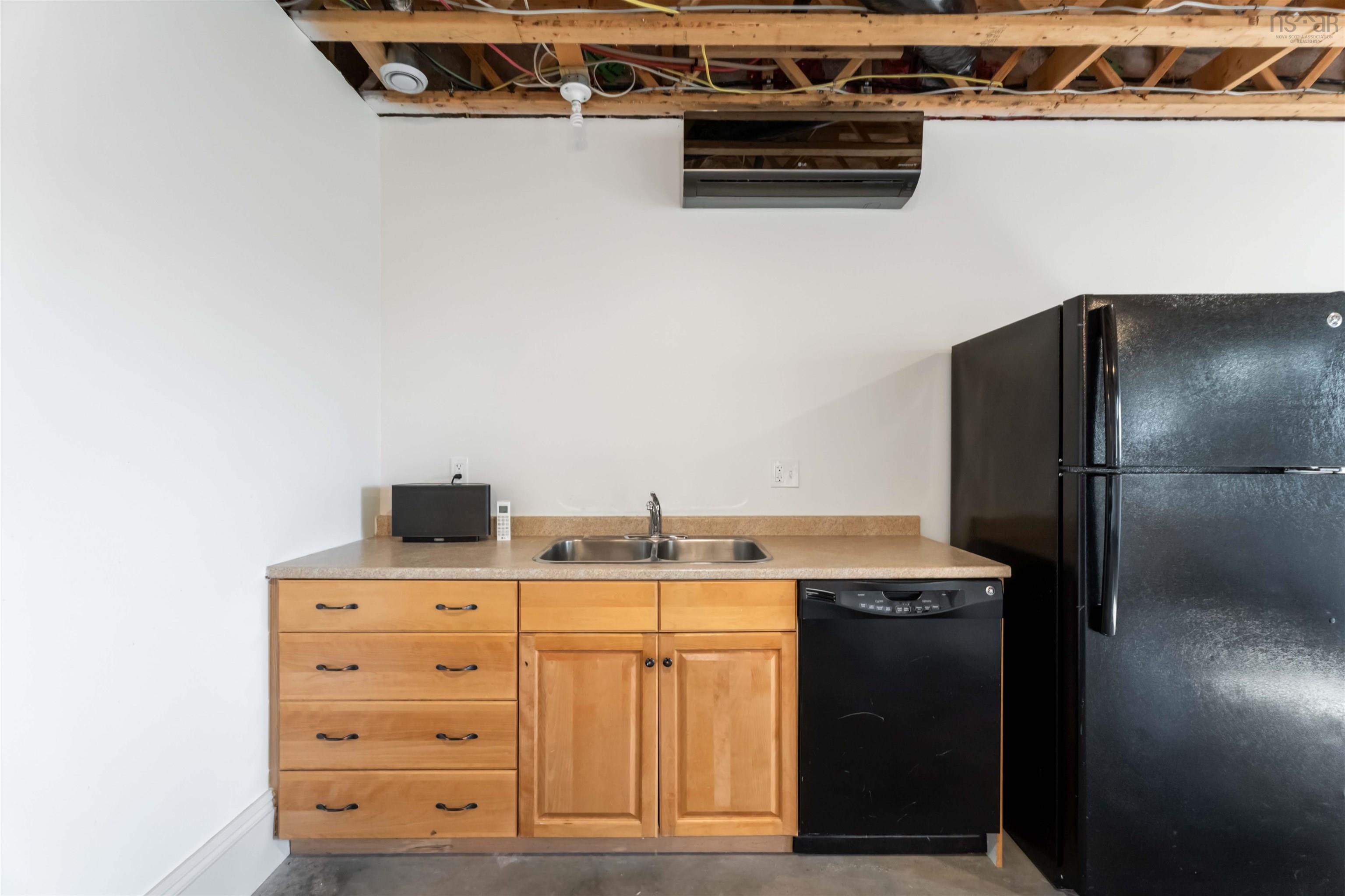 $995,000.00: 7770 Highway 221, Centreville