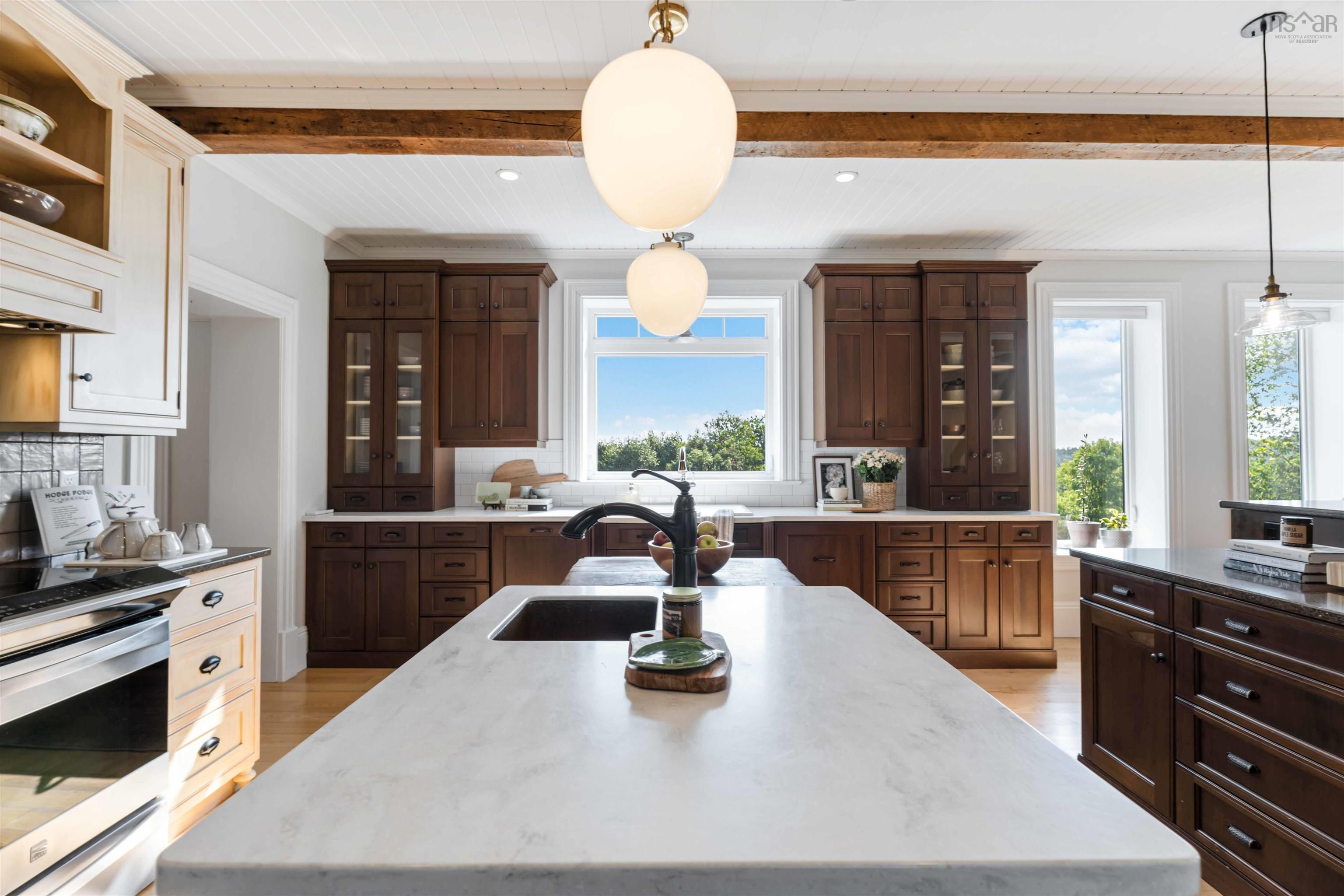 $995,000.00: 7770 Highway 221, Centreville