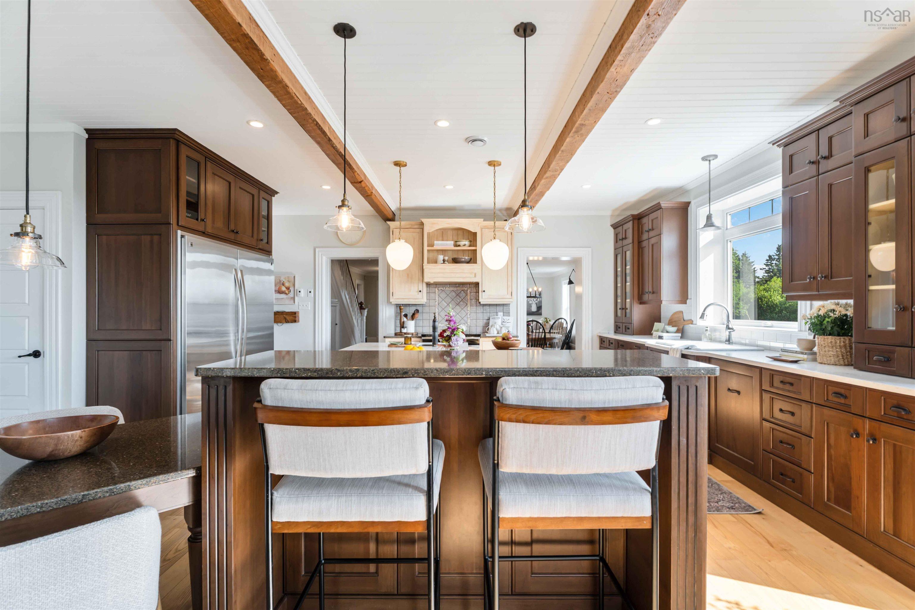 $995,000.00: 7770 Highway 221, Centreville