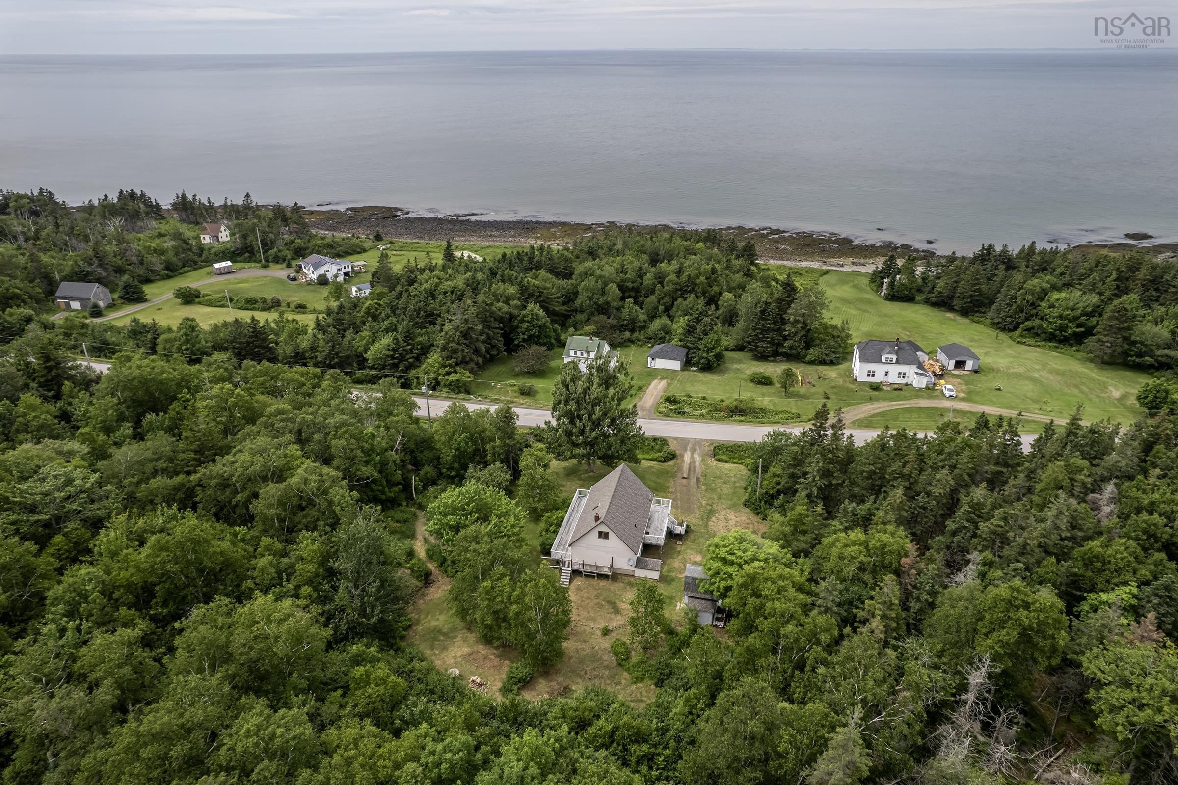 $279,000.00: 6092 Shore Road W, Youngs Cove