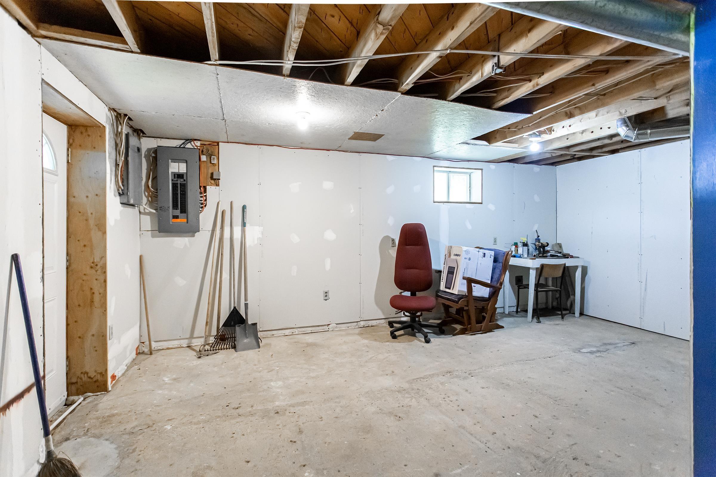 $279,000.00: 6092 Shore Road W, Youngs Cove