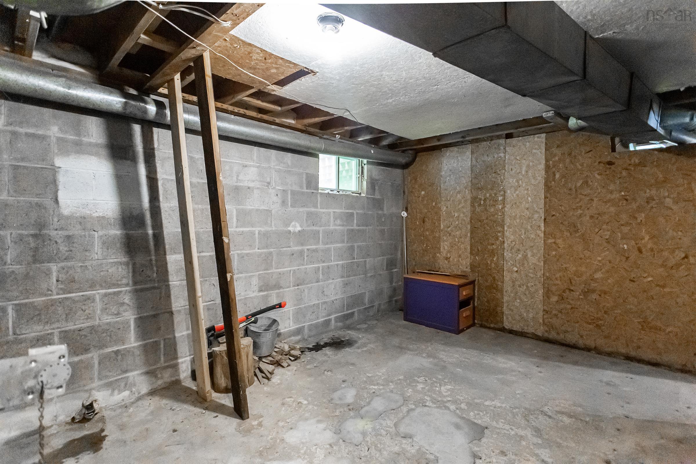 $279,000.00: 6092 Shore Road W, Youngs Cove